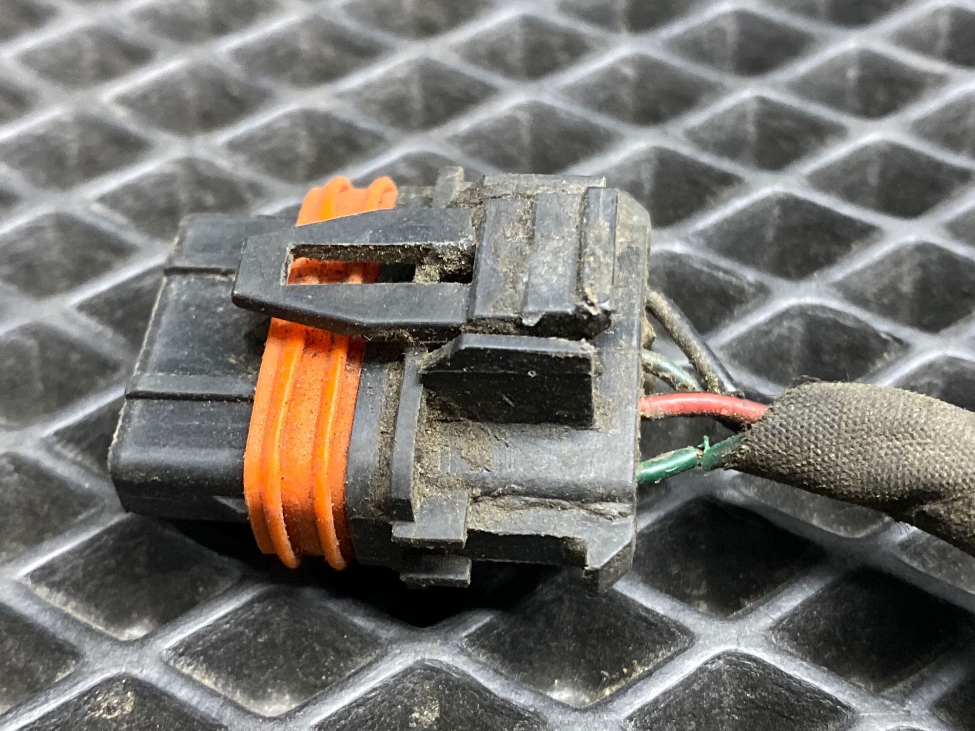 https://ycs.partsauto.market/partsauto-images/thmbs/userImages/c8f07ba63eb5b2f0f6006ea854bf8f7d/part/90a60edb-477e-49f9-86d7-14700fb62ba8_1775741105833.jpg