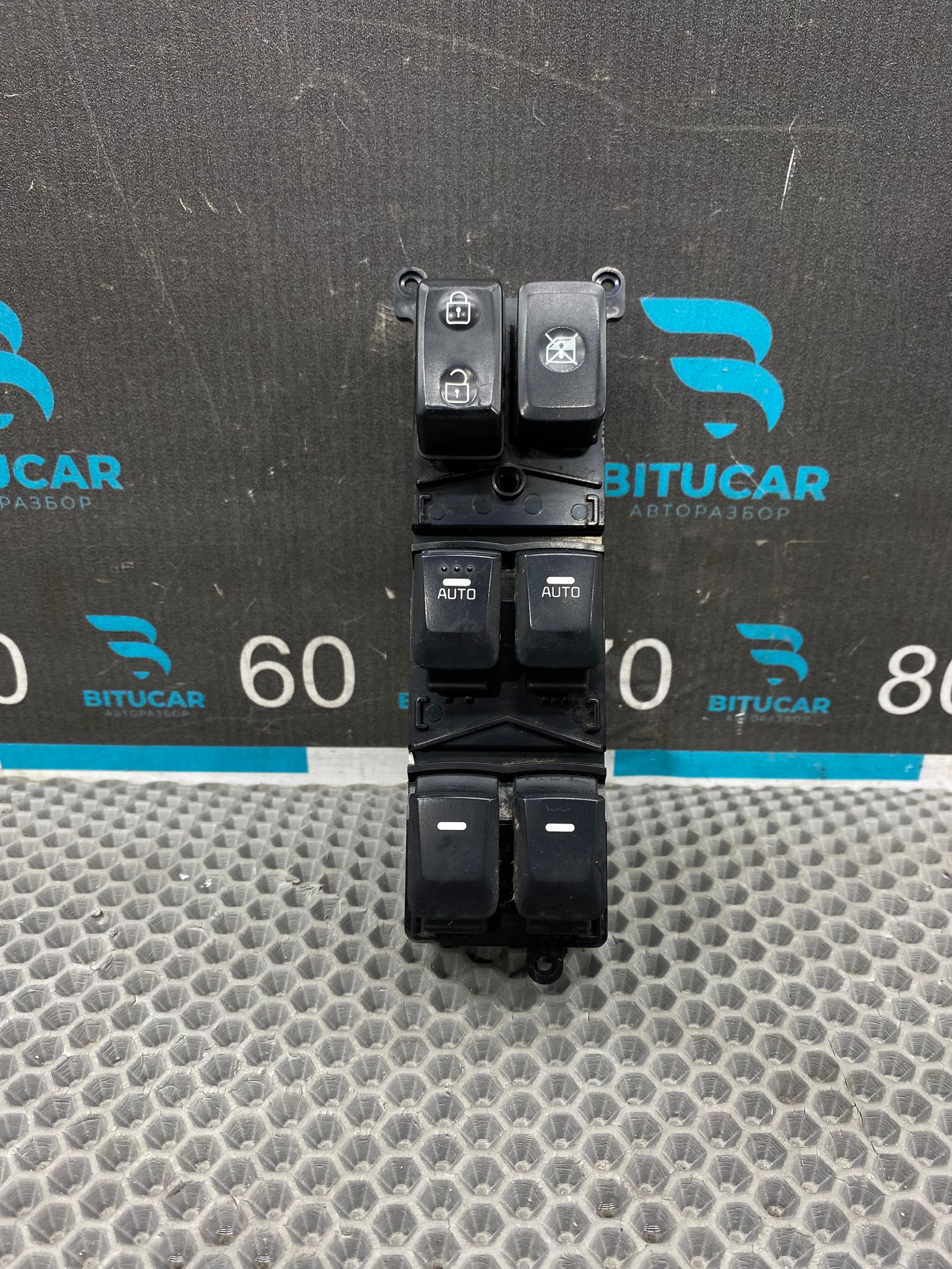 https://ycs.partsauto.market/partsauto-images/thmbs/userImages/c8f07ba63eb5b2f0f6006ea854bf8f7d/part/90cf1df6-03d4-492d-b033-69b674b0c3ee_1769765584393.jpg