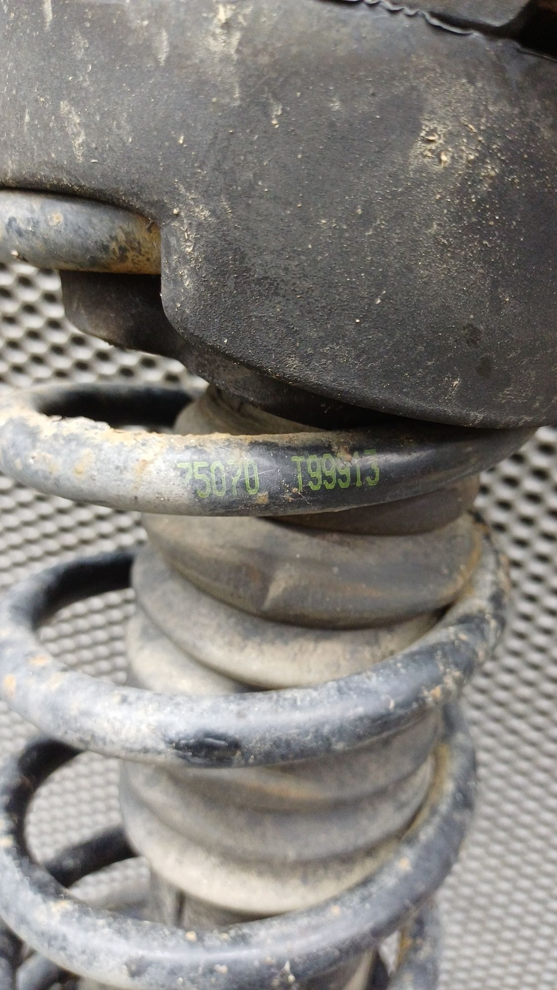 Б/У Амортизатор задний правый в сборе Toyota CARINA E 6 дорест. 1992—1996 1994 Зеленый, 2490 рублей, Краснодар