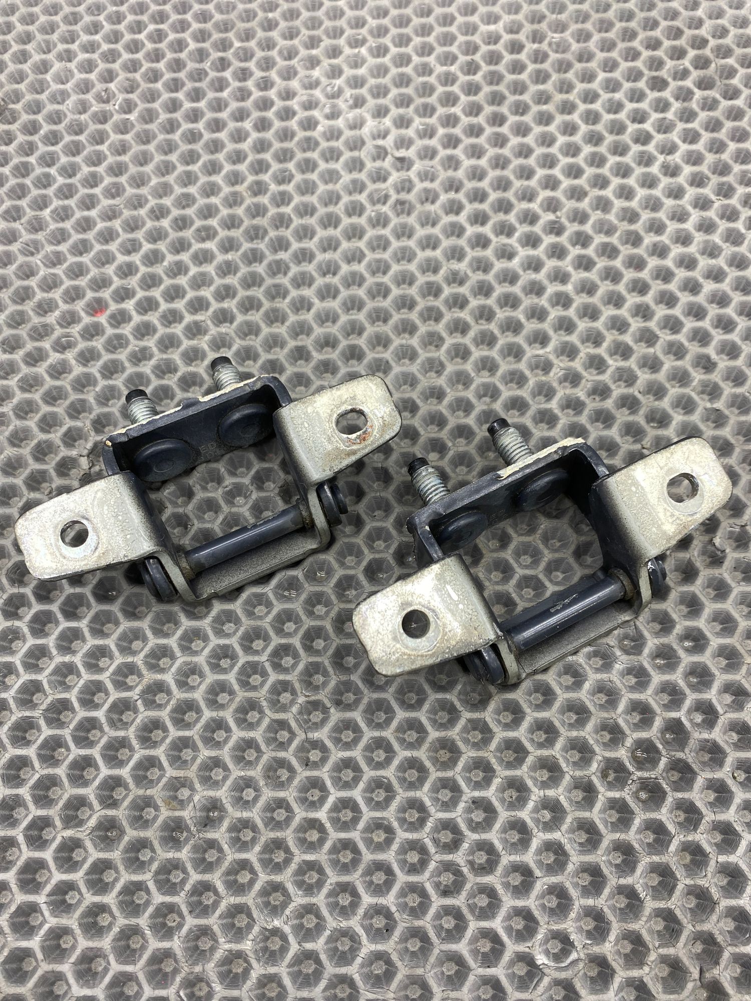 https://ycs.partsauto.market/partsauto-images/thmbs/userImages/c8f07ba63eb5b2f0f6006ea854bf8f7d/part/911eb3a1-31dd-41c5-9bf1-cd6c2b16e7a7_1775043495432.jpg