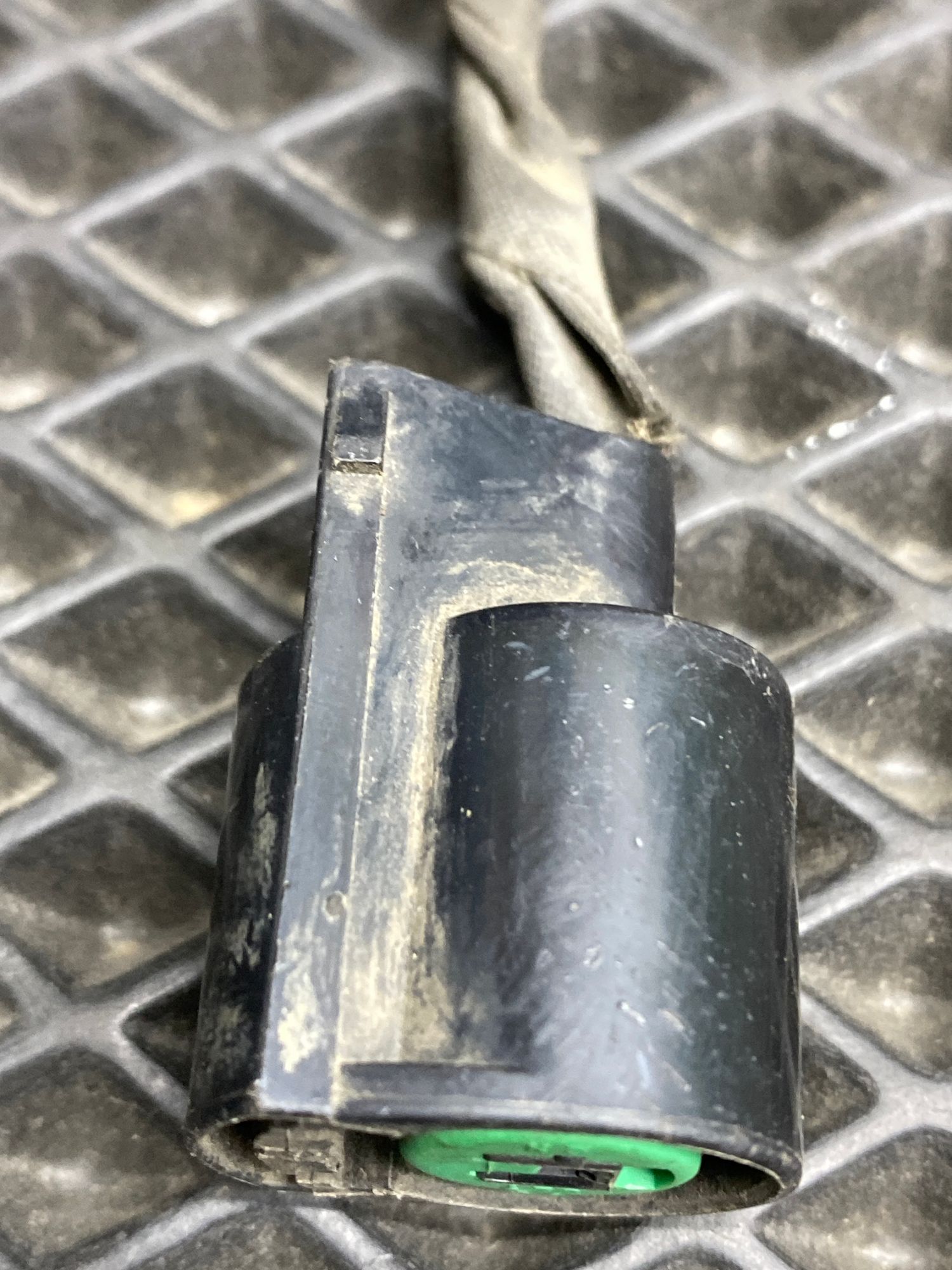 Б/У Фишка датчика давления масла Kia Cerato 2 TD , AT G4FC 1.6 L 2011г, 499 рублей, Краснодар