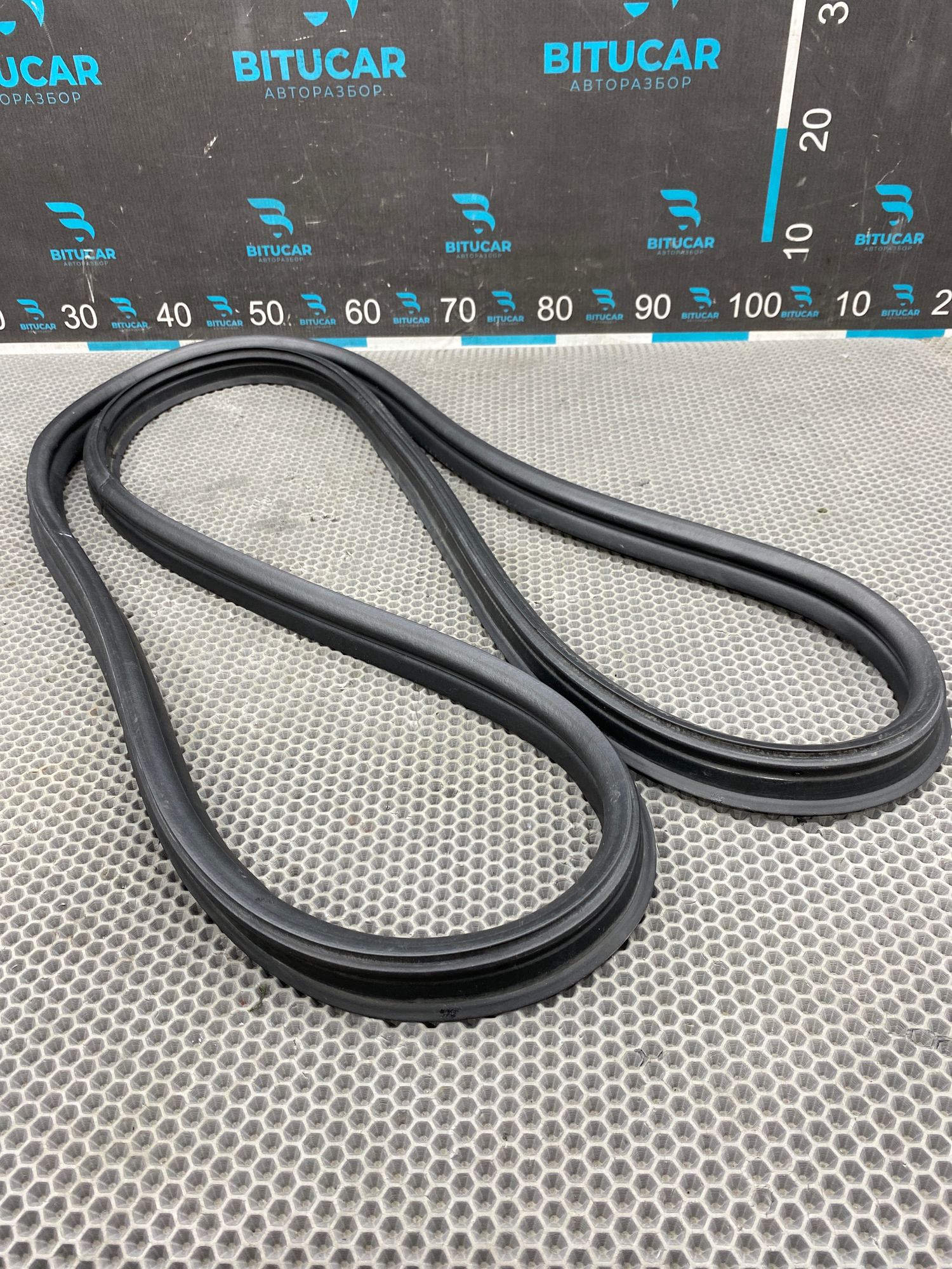 Уплотнитель дверного проема передний правый Kia Ceed 2 JD (G4FG) 1.6L MT 2015 Хэтчбек, 1490 рублей, Краснодар