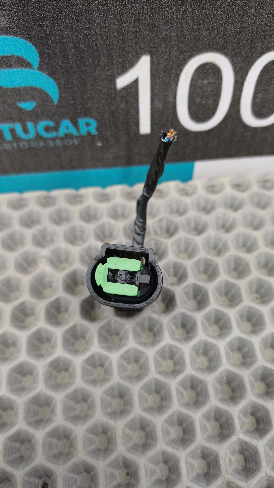 Б/У Фишка проводки водительского сидения Kia Ceed 2 JD (G4FG) 1.6L MT 2015 Хэтчбек, 499 рублей, Краснодар