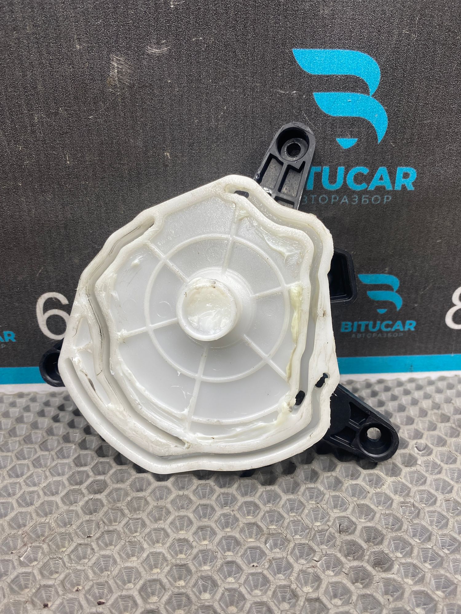 https://ycs.partsauto.market/partsauto-images/thmbs/userImages/c8f07ba63eb5b2f0f6006ea854bf8f7d/part/91ae2760-0872-4830-b60b-d1c1aba4a5e4_1767097972555.jpg