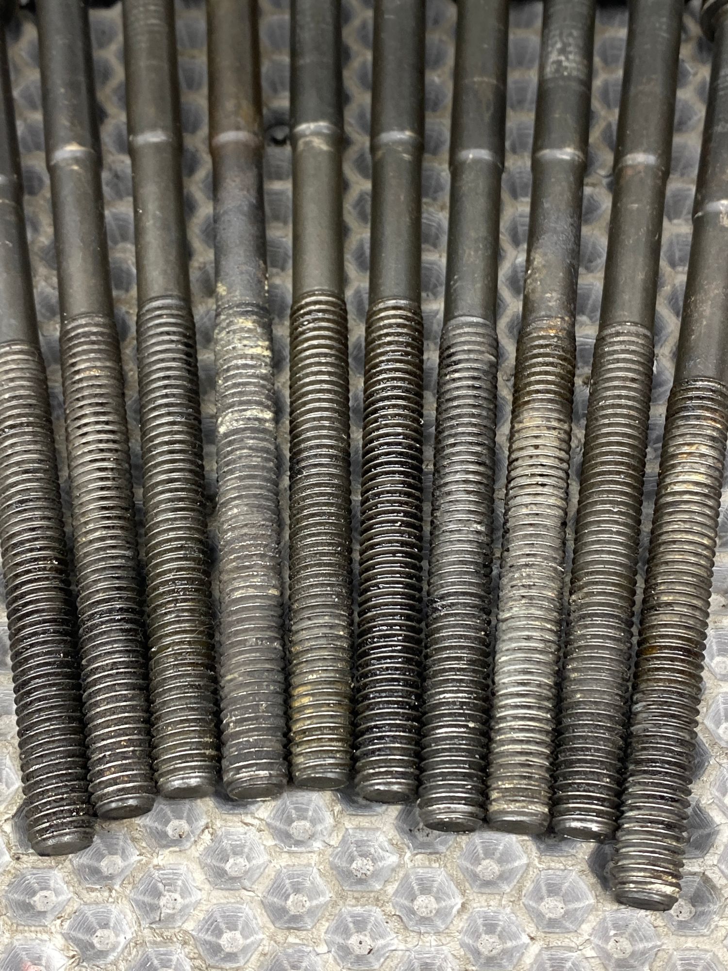 Б/У Болты головки блока цилиндров КОМПЛЕКТ Hyundai Solaris 1 2014 Белый, 990 рублей, Краснодар