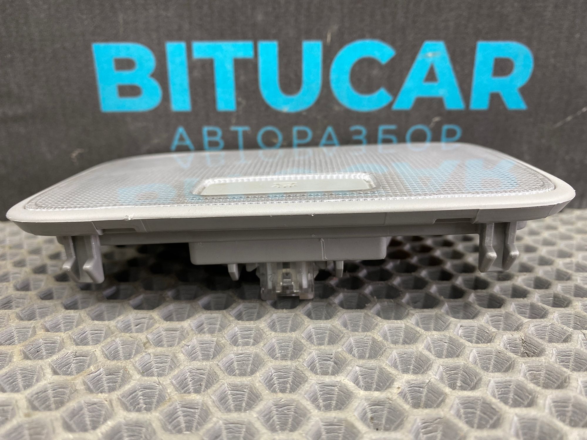 https://ycs.partsauto.market/partsauto-images/thmbs/userImages/c8f07ba63eb5b2f0f6006ea854bf8f7d/part/923b094a-1941-4b74-baf8-370b0c53a462_1777549727595.jpg