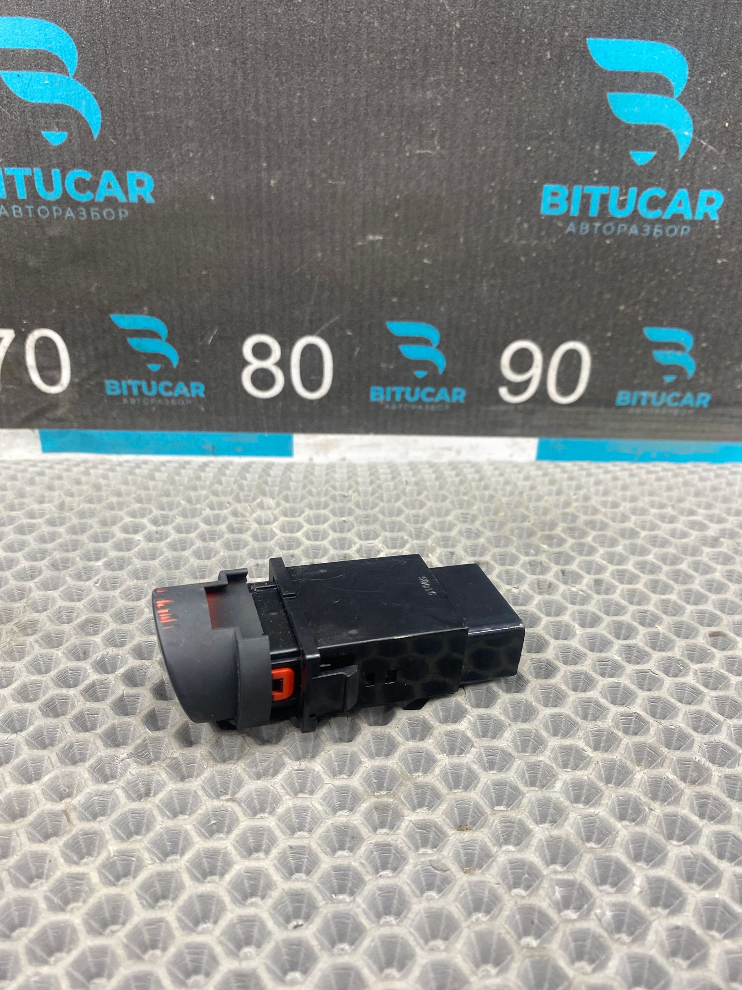 https://ycs.partsauto.market/partsauto-images/thmbs/userImages/c8f07ba63eb5b2f0f6006ea854bf8f7d/part/92784655-679f-4c95-8084-99e4e035f987_1767963526710.jpg
