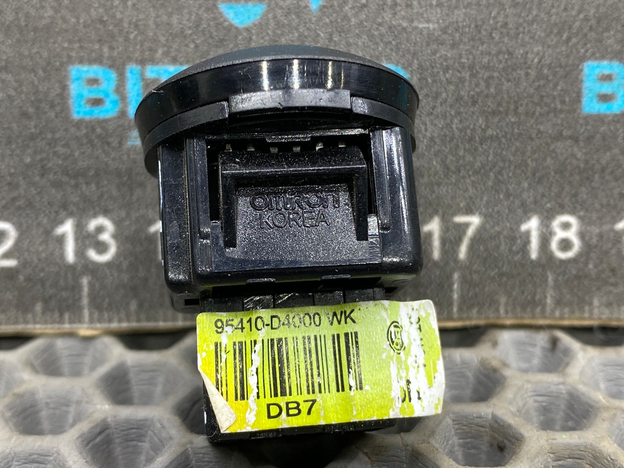 https://ycs.partsauto.market/partsauto-images/thmbs/userImages/c8f07ba63eb5b2f0f6006ea854bf8f7d/part/927d4fb8-b32a-4294-a7c3-45d3f60d6a88_1777631069276.jpg