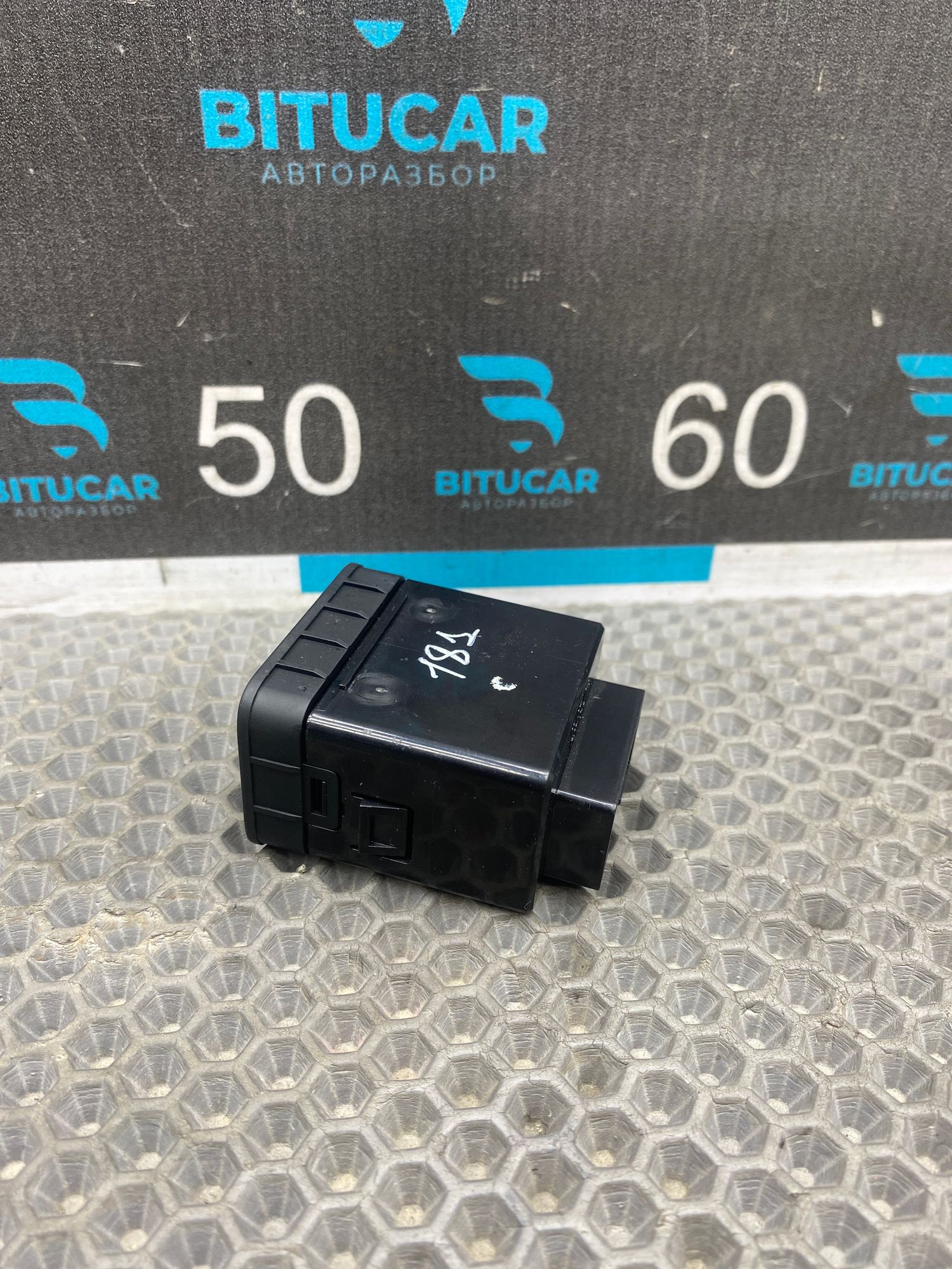 https://ycs.partsauto.market/partsauto-images/thmbs/userImages/c8f07ba63eb5b2f0f6006ea854bf8f7d/part/9309e096-dc37-4e0e-b319-d44e5d226b27_1767084938885.jpg