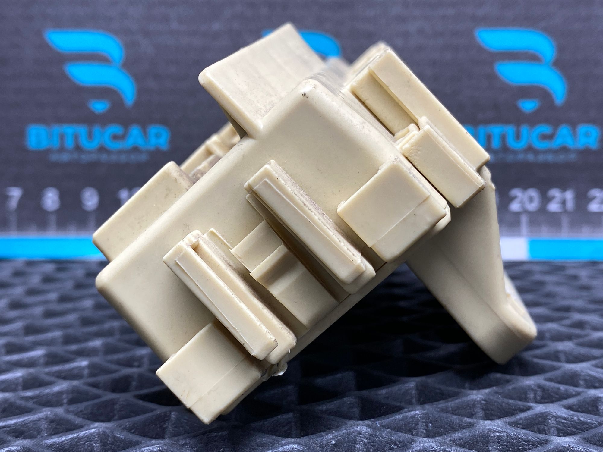 https://ycs.partsauto.market/partsauto-images/thmbs/userImages/c8f07ba63eb5b2f0f6006ea854bf8f7d/part/9333c917-0ed3-449c-8f0d-b815a0a1a6db_1777715263262.jpg