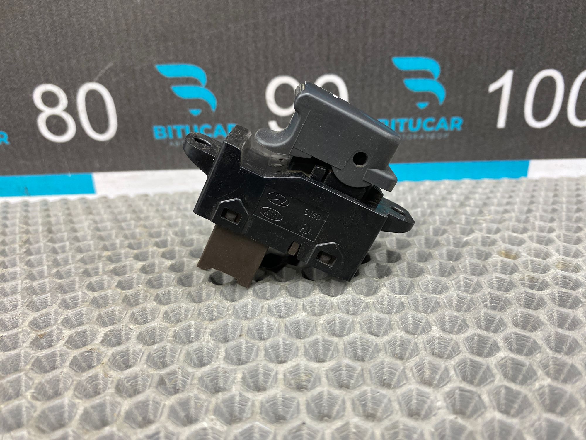 https://ycs.partsauto.market/partsauto-images/thmbs/userImages/c8f07ba63eb5b2f0f6006ea854bf8f7d/part/9390de21-a5df-4d97-830f-b2eb9960959a_1765635169614.jpg