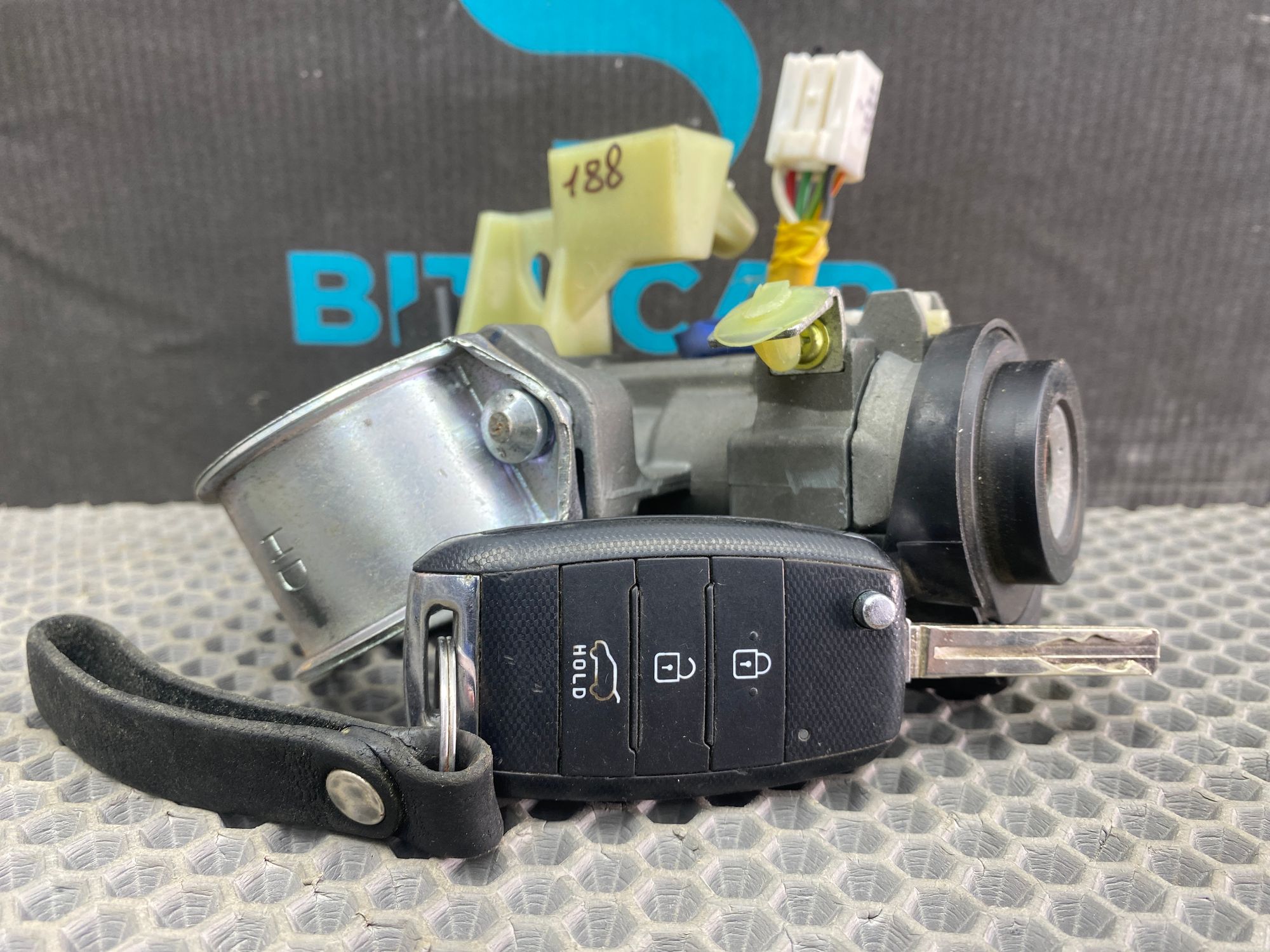 https://ycs.partsauto.market/partsauto-images/thmbs/userImages/c8f07ba63eb5b2f0f6006ea854bf8f7d/part/93a1701a-adf2-4193-bd82-32cdd64e28b7_1777547237280.jpg