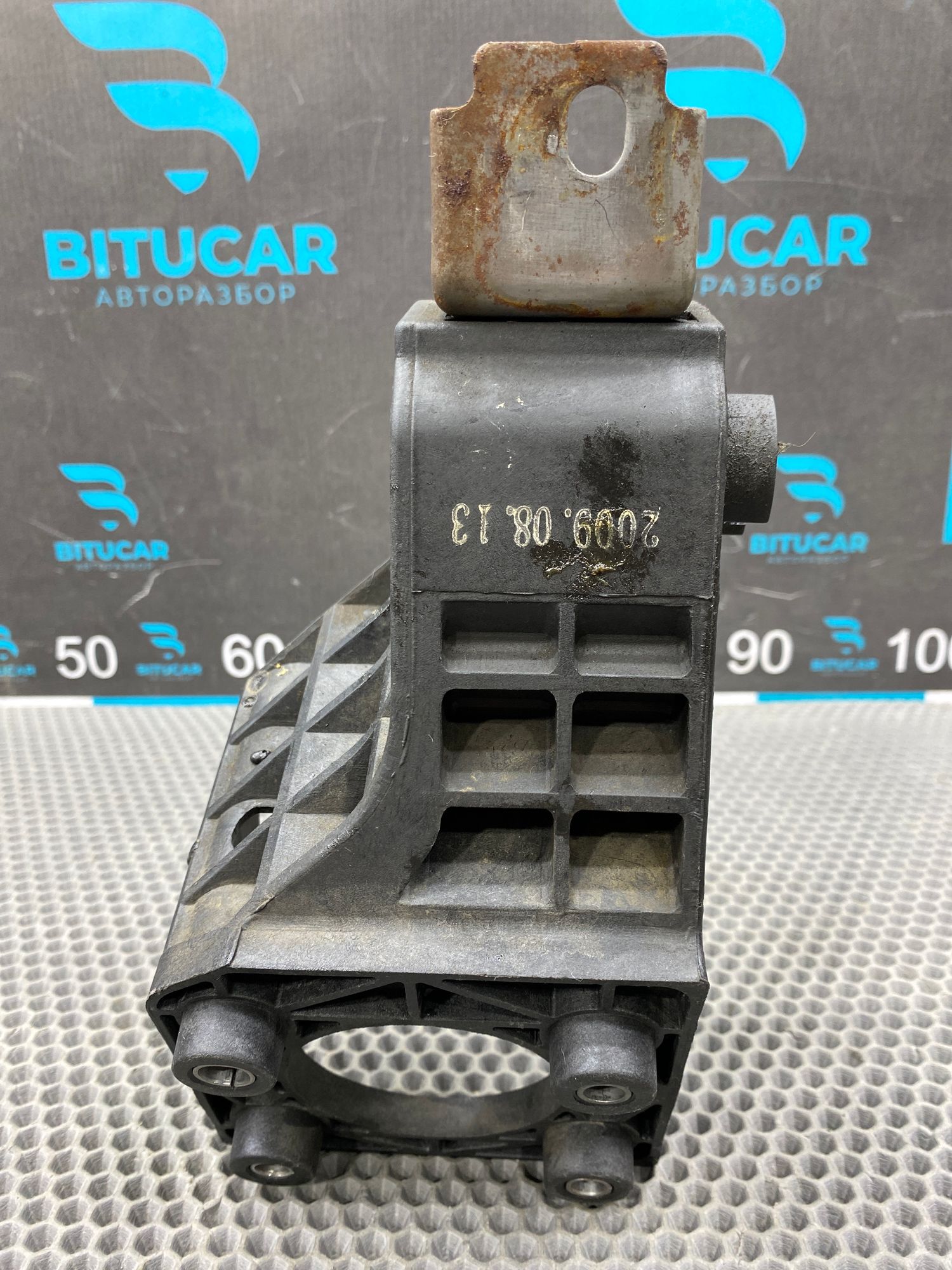 https://ycs.partsauto.market/partsauto-images/thmbs/userImages/c8f07ba63eb5b2f0f6006ea854bf8f7d/part/93c65b20-a34f-4fc7-b913-ae41b0c8f633_1775034413723.jpg
