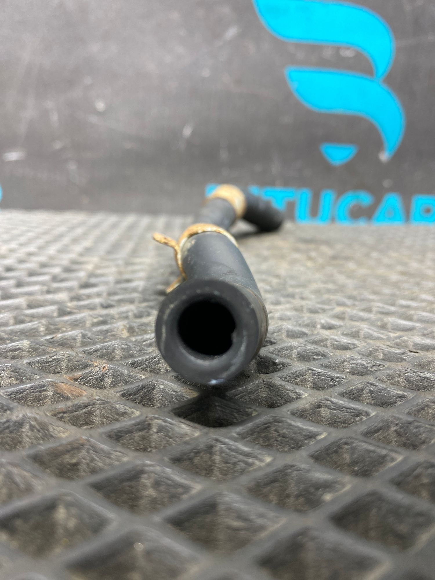 https://ycs.partsauto.market/partsauto-images/thmbs/userImages/c8f07ba63eb5b2f0f6006ea854bf8f7d/part/93ce9ce8-e68f-4185-94ee-eca503e3bf2e_1777121647336.jpg
