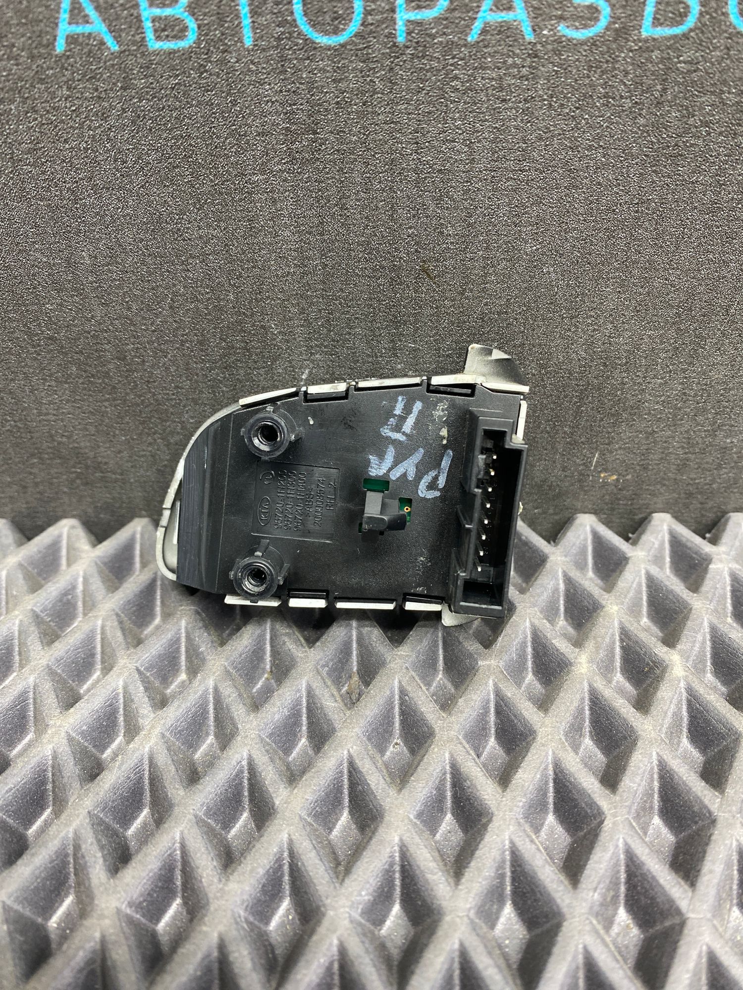 https://ycs.partsauto.market/partsauto-images/thmbs/userImages/c8f07ba63eb5b2f0f6006ea854bf8f7d/part/93e95053-b428-42ae-9506-e6ebefdbe2a4_1774945195870.jpg