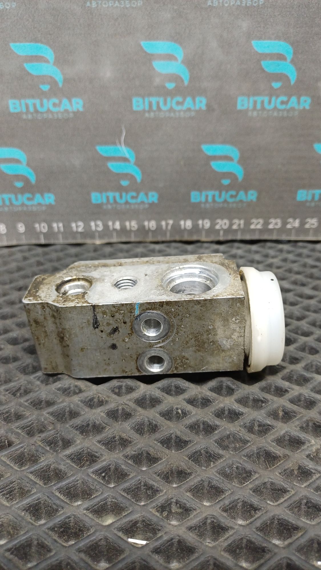 https://ycs.partsauto.market/partsauto-images/thmbs/userImages/c8f07ba63eb5b2f0f6006ea854bf8f7d/part/9483980c-14f3-40c0-871f-01fda2232855_1777543976358.jpg