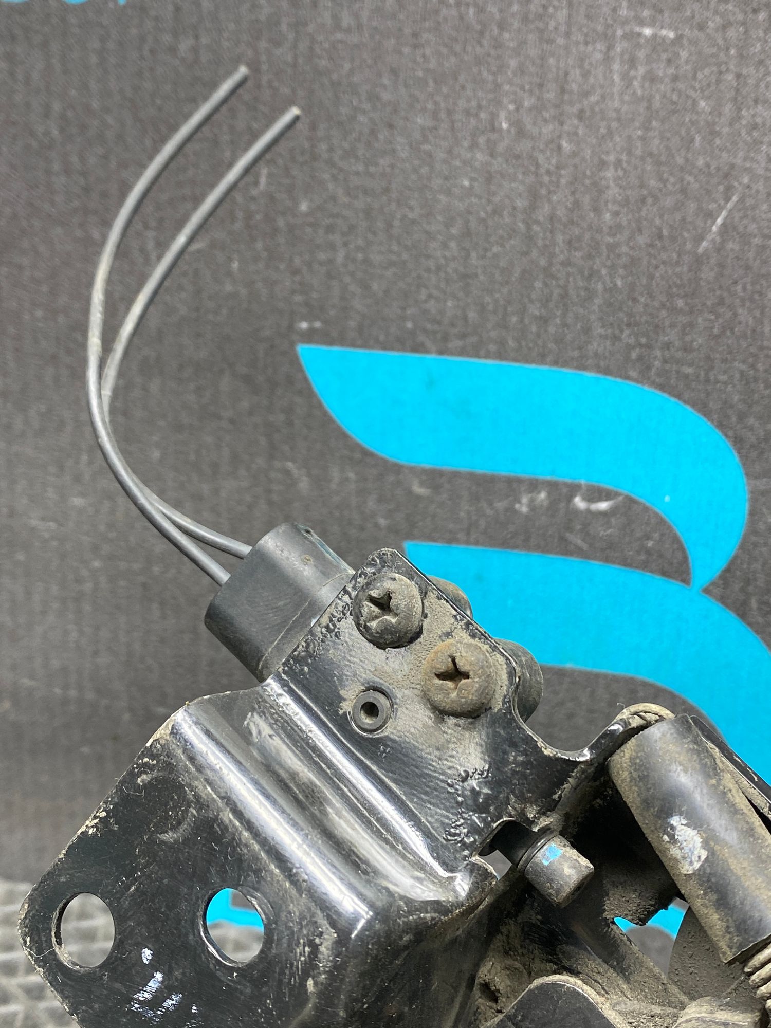https://ycs.partsauto.market/partsauto-images/thmbs/userImages/c8f07ba63eb5b2f0f6006ea854bf8f7d/part/948a1040-3015-4b54-86fb-294a5a29f7e3_1776933180360.jpg