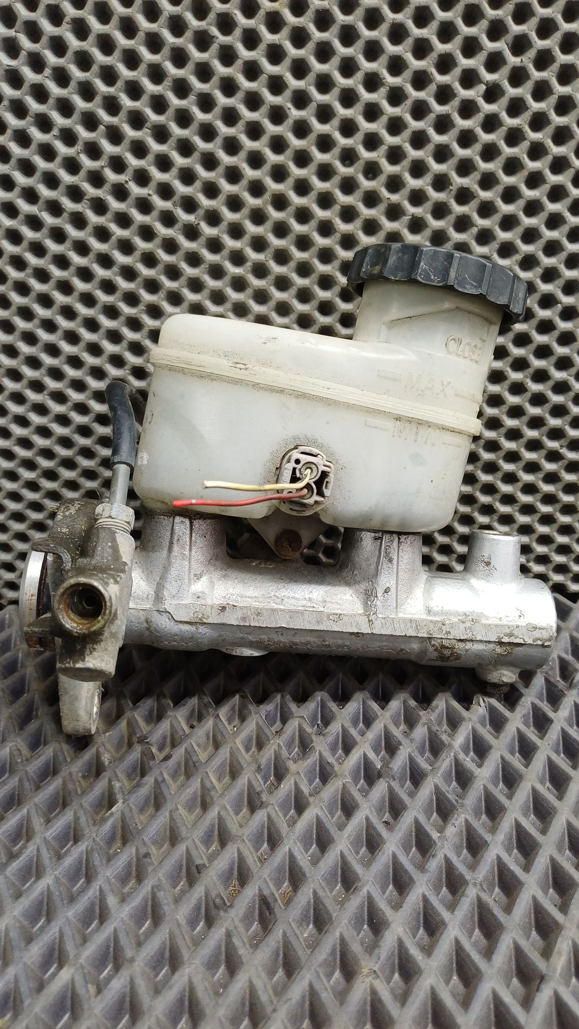 Б/У Цилиндр тормозной главный с бачком Toyota CARINA E 6 дорест. 1992—1996 1994 Зеленый, 1990 рублей, Краснодар