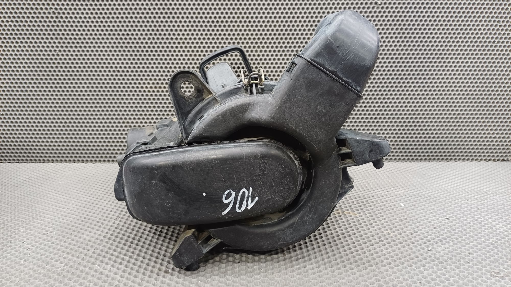 https://ycs.partsauto.market/partsauto-images/thmbs/userImages/c8f07ba63eb5b2f0f6006ea854bf8f7d/part/95416678-b0fe-4d0f-bf21-e709c6503219_1774181298380.jpg