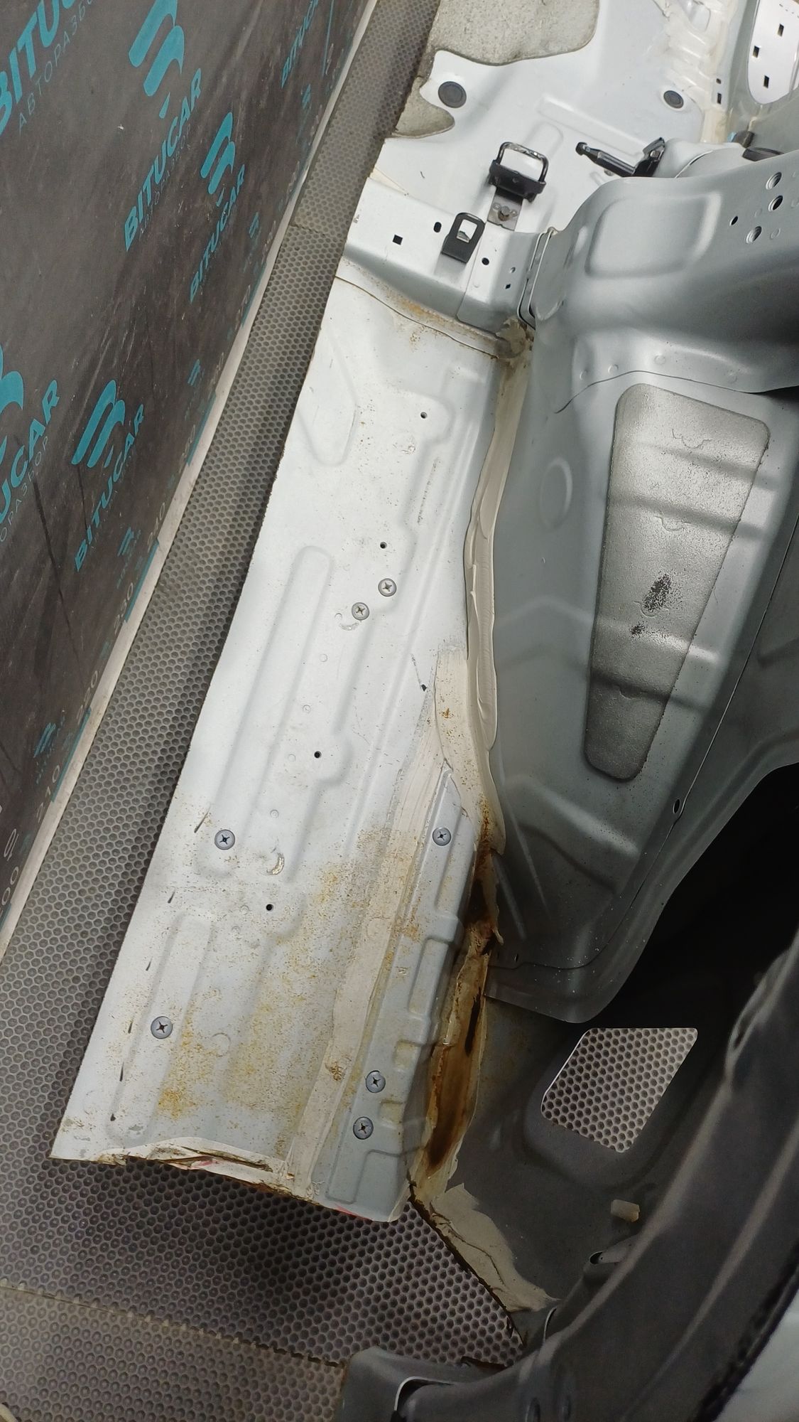 https://ycs.partsauto.market/partsauto-images/thmbs/userImages/c8f07ba63eb5b2f0f6006ea854bf8f7d/part/966d8e82-e8ea-45c3-a19f-d37bc3d1df55_1777184667222.jpg