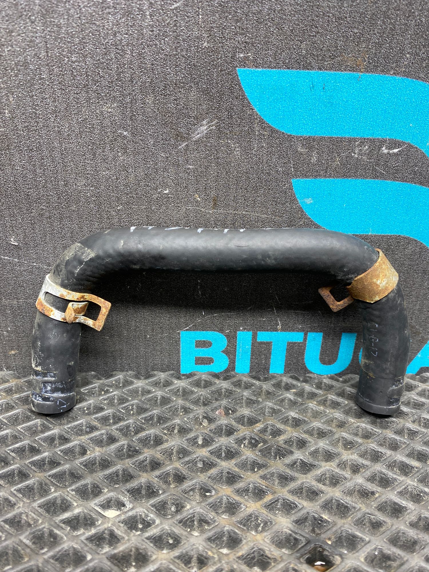 https://ycs.partsauto.market/partsauto-images/thmbs/userImages/c8f07ba63eb5b2f0f6006ea854bf8f7d/part/9686b020-107f-497d-bfd8-63a370edf822_1777121546227.jpg