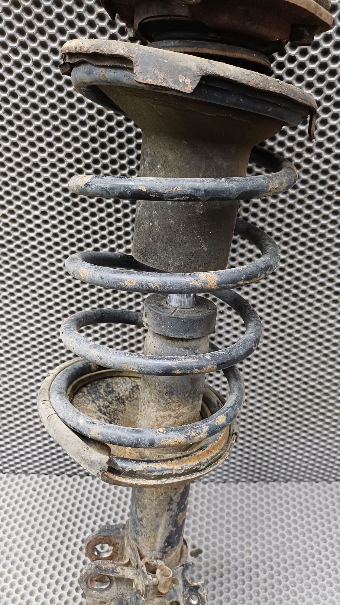 Б/У Стойка амортизатора передняя правая Toyota CARINA E 6 дорест. 1992—1996 1994 Зеленый, 2990 рублей, Краснодар