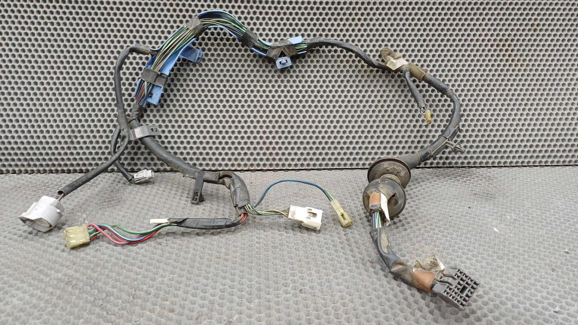 https://ycs.partsauto.market/partsauto-images/thmbs/userImages/c8f07ba63eb5b2f0f6006ea854bf8f7d/part/9808cdaa-623b-44f4-a9a9-448d0fae7f43_1774343690947.jpg