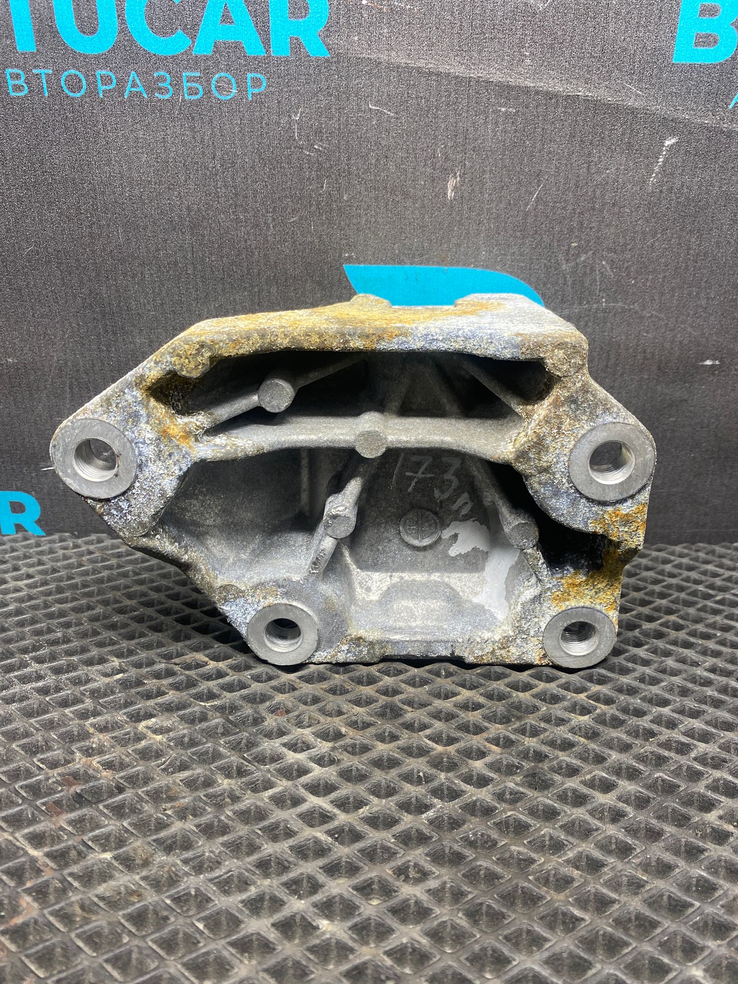 https://ycs.partsauto.market/partsauto-images/thmbs/userImages/c8f07ba63eb5b2f0f6006ea854bf8f7d/part/98360555-4703-46e6-b1ec-7adcaf5324f4_1777113382231.jpg