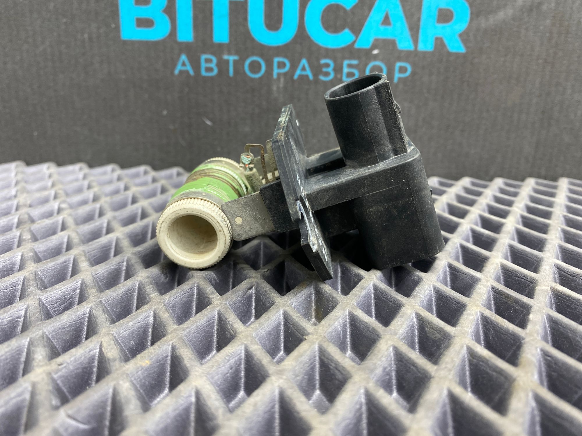 https://ycs.partsauto.market/partsauto-images/thmbs/userImages/c8f07ba63eb5b2f0f6006ea854bf8f7d/part/9836aebe-4121-442a-a30f-806c76a041f3_1775547255417.jpg