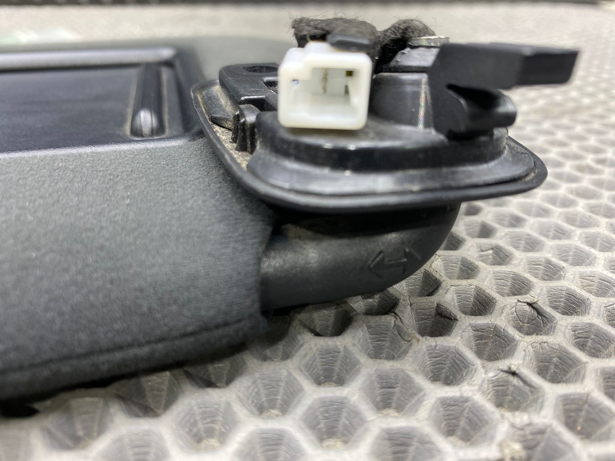 https://ycs.partsauto.market/partsauto-images/thmbs/userImages/c8f07ba63eb5b2f0f6006ea854bf8f7d/part/98b52faa-d056-4f07-b4d3-32edae37f3e8_1777792320225.jpg