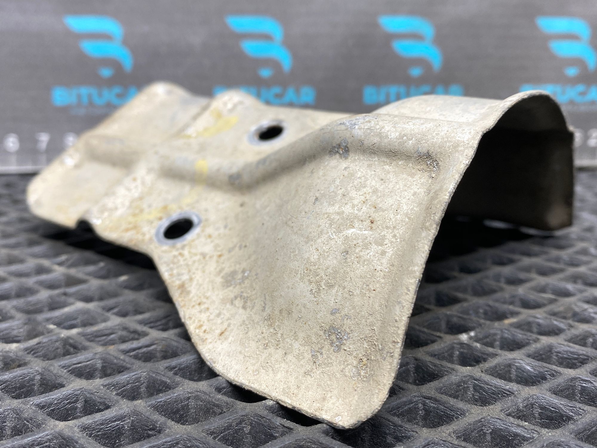 https://ycs.partsauto.market/partsauto-images/thmbs/userImages/c8f07ba63eb5b2f0f6006ea854bf8f7d/part/995819f3-6817-4bd1-aaf6-c0f54c4b71e7_1777458212987.jpg