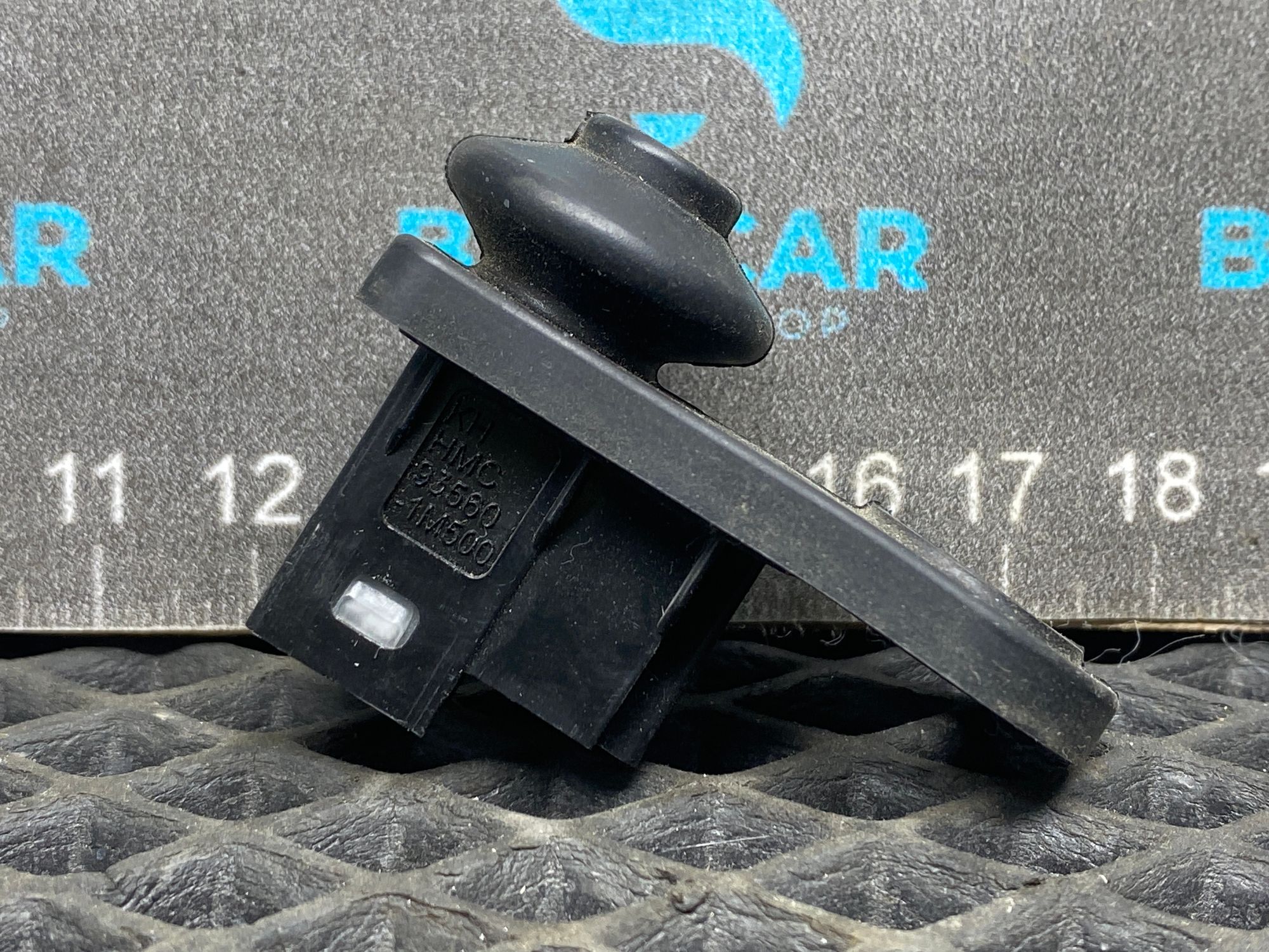 https://ycs.partsauto.market/partsauto-images/thmbs/userImages/c8f07ba63eb5b2f0f6006ea854bf8f7d/part/9a1c5da4-f2d0-45ef-9c12-ebae071467bb_1777383182140.jpg