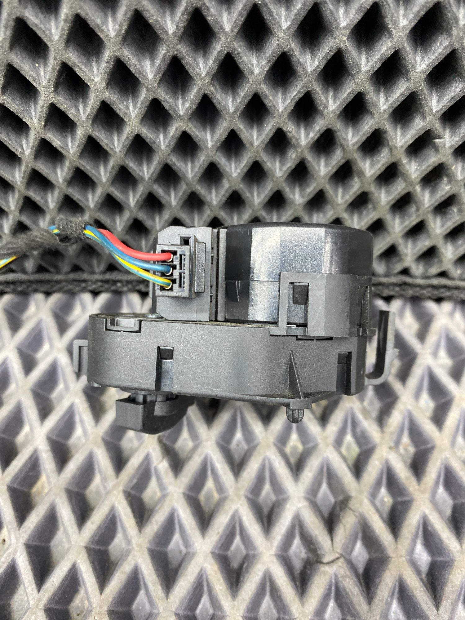 Б/У Сервопривод заслонок отопителя BMW 7-Series 4 дорест. 2001—2005 2003 Черный, 890 рублей, Краснодар