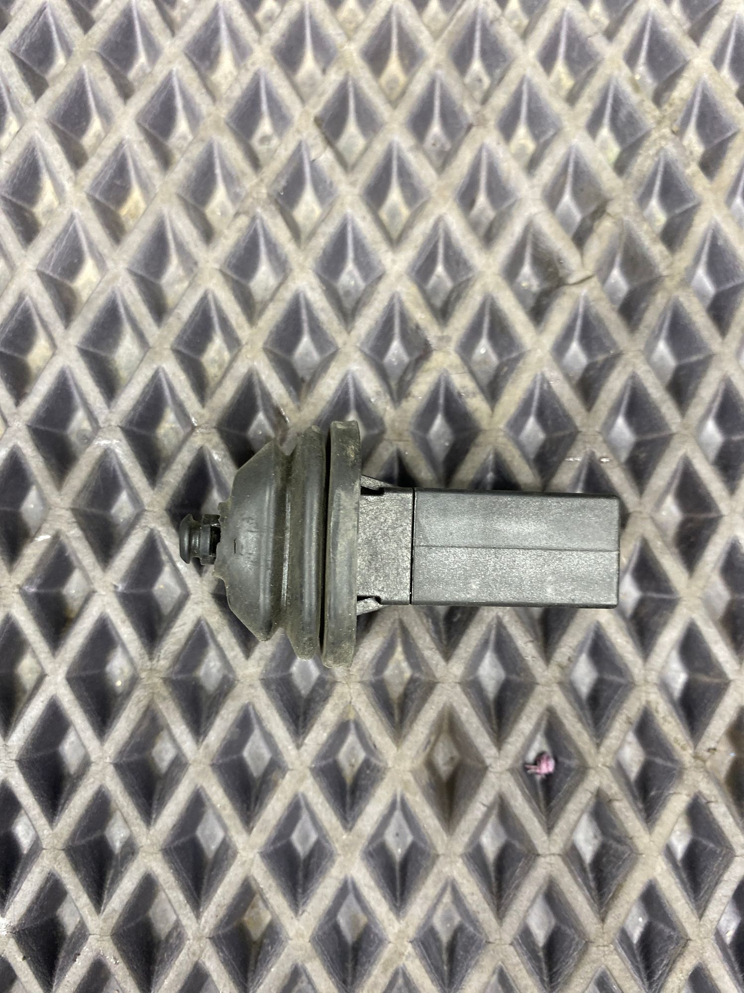 Б/У Концевик лючка бензобака BMW 7-Series 4 дорест. 2001—2005 2003 Черный, 890 рублей, Краснодар