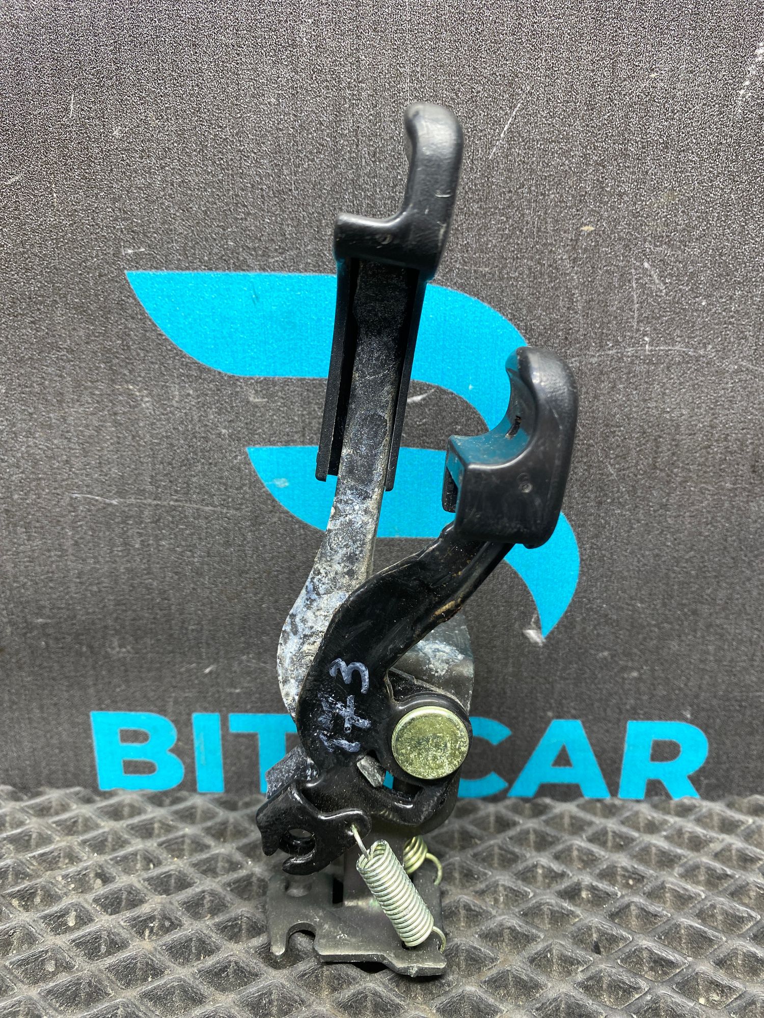 https://ycs.partsauto.market/partsauto-images/thmbs/userImages/c8f07ba63eb5b2f0f6006ea854bf8f7d/part/9b73265a-1a1f-4b01-95af-bb7a8a2b3519_1776927125720.jpg