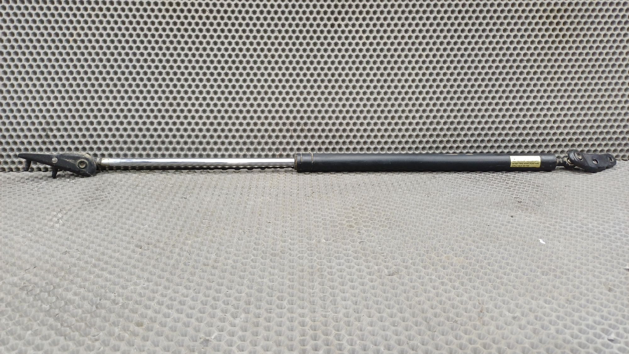 Б/У Амортизатор крышки багажника правый Toyota CARINA E 6 дорест. 1992—1996 1994 Зеленый, 990 рублей, Краснодар