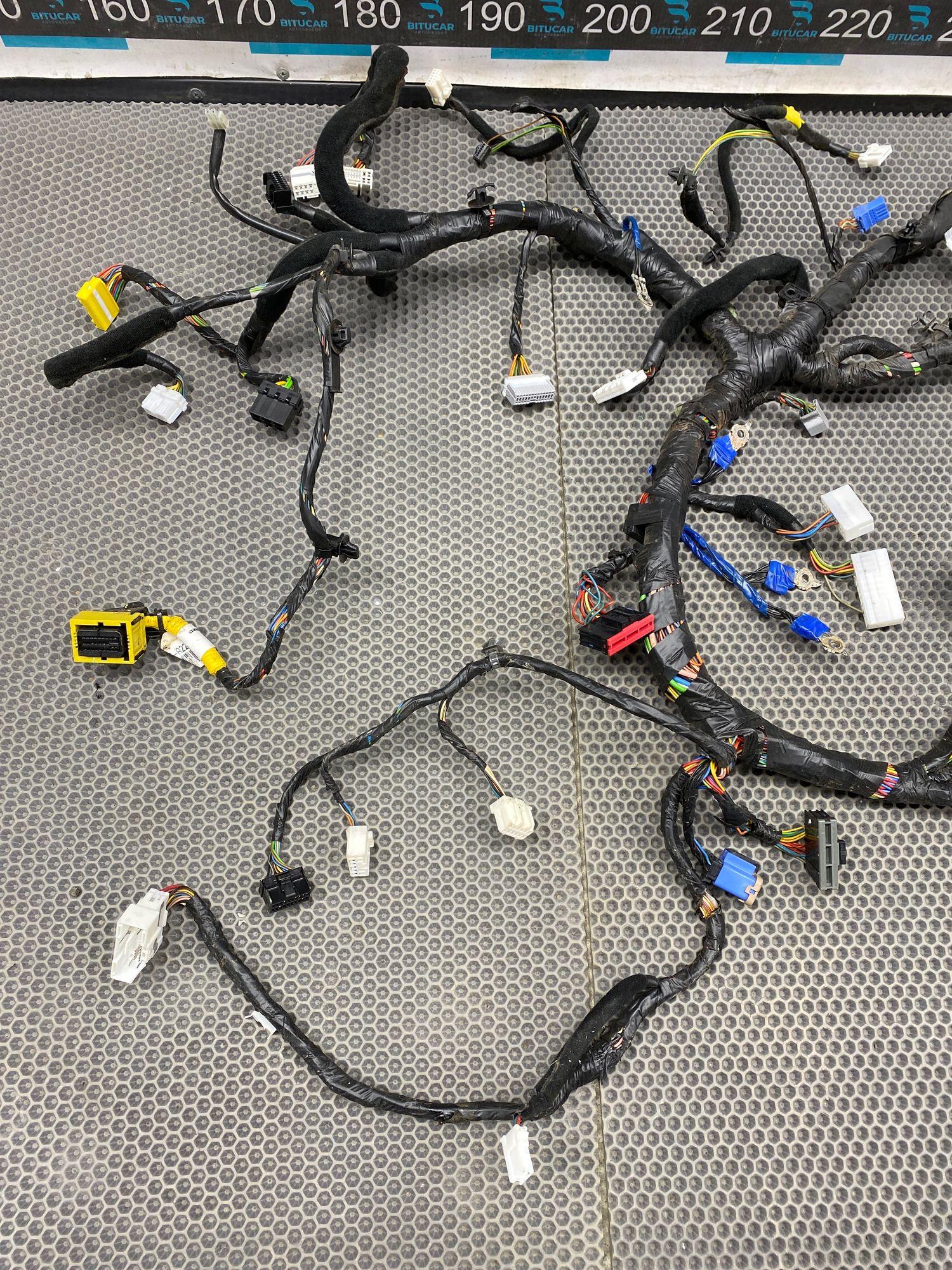 https://ycs.partsauto.market/partsauto-images/thmbs/userImages/c8f07ba63eb5b2f0f6006ea854bf8f7d/part/9c481987-664c-453e-ad08-18b1522e521c_1777562092983.jpg