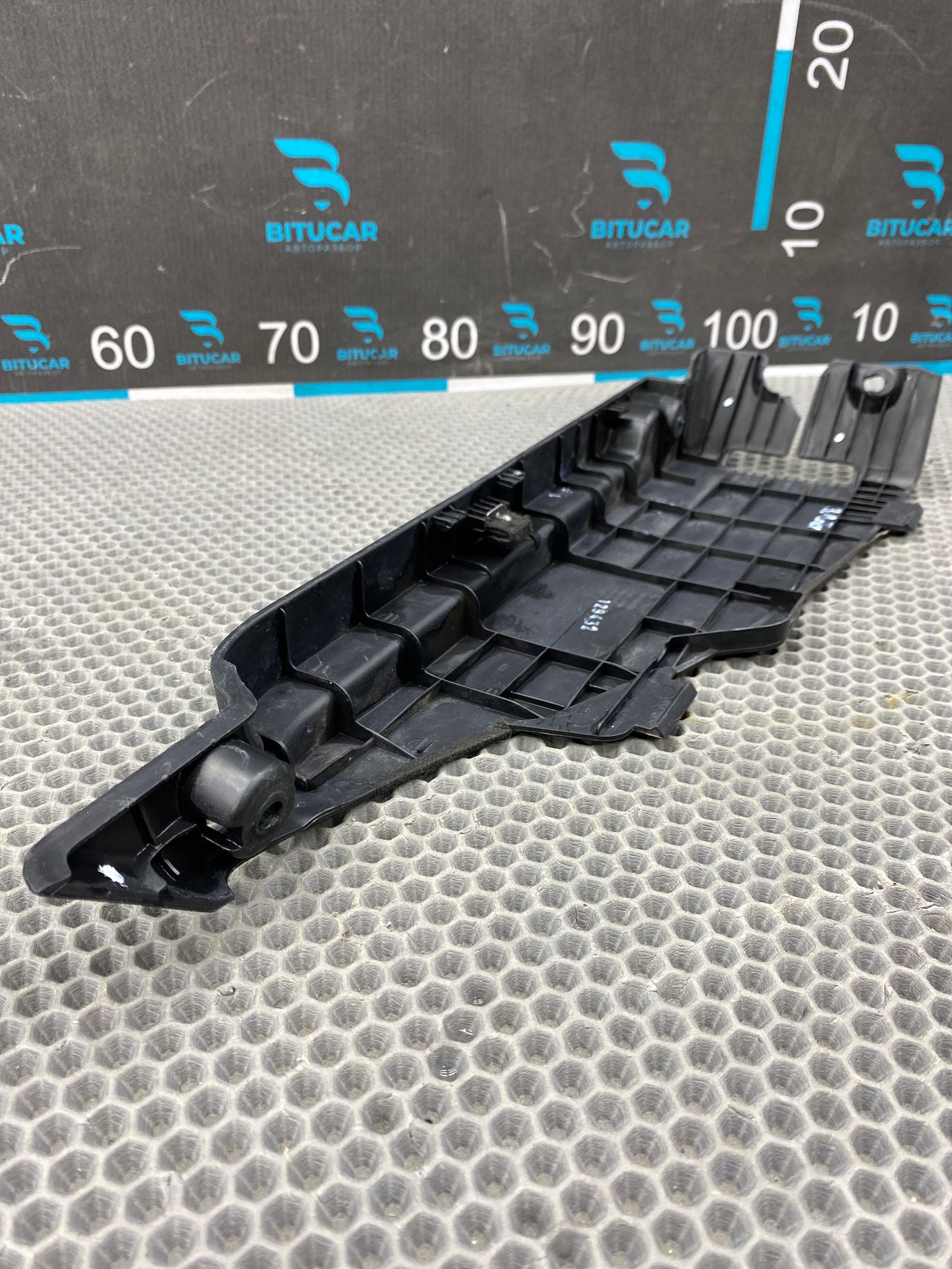 https://ycs.partsauto.market/partsauto-images/thmbs/userImages/c8f07ba63eb5b2f0f6006ea854bf8f7d/part/9d5ffe1b-a15e-4da4-9a08-e14c3732df4e_1775031902998.jpg