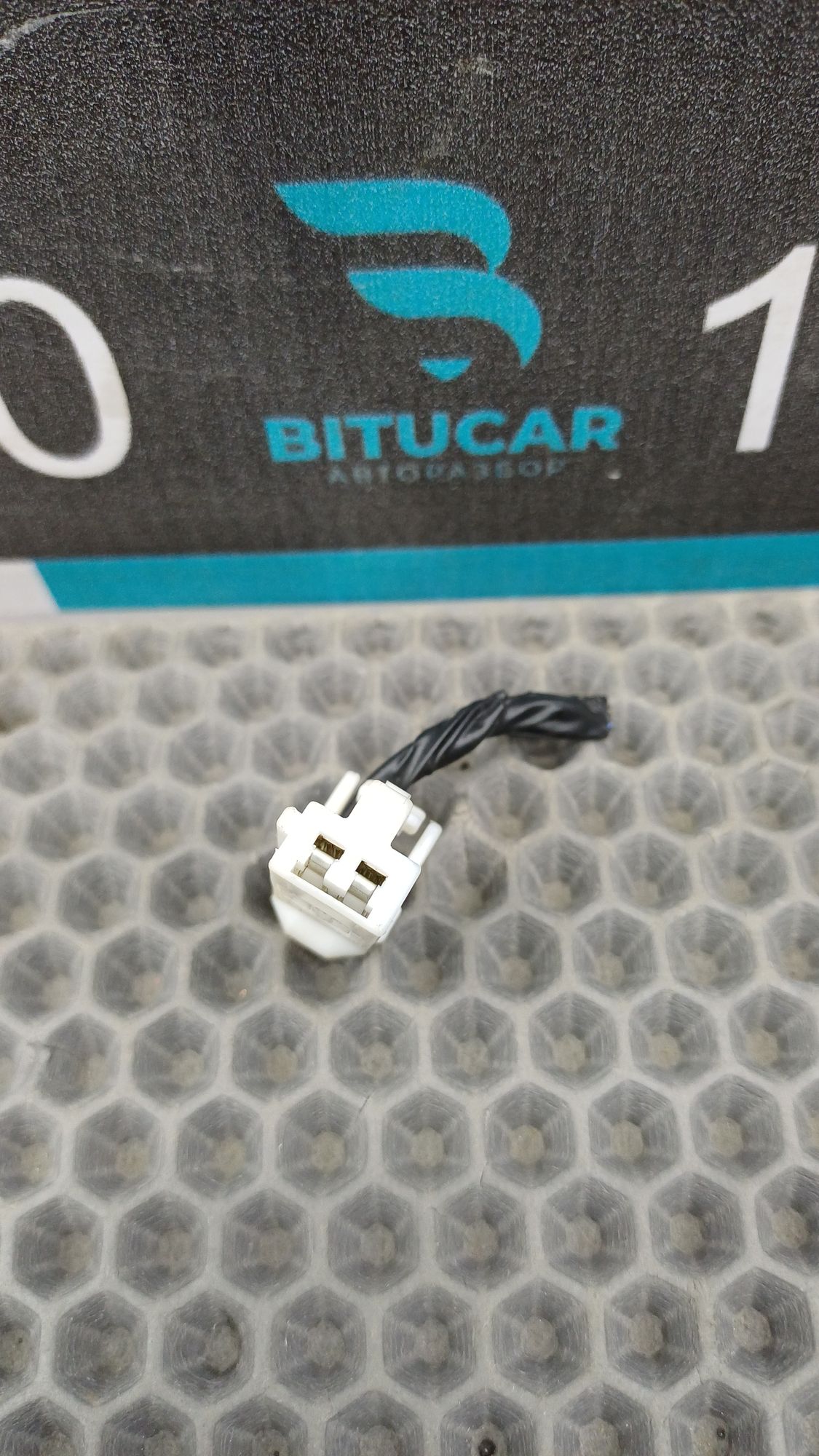 Б/У Фишка проводки водительского сидения Kia Ceed 2 JD (G4FG) 1.6L MT 2015 Хэтчбек, 399 рублей, Краснодар