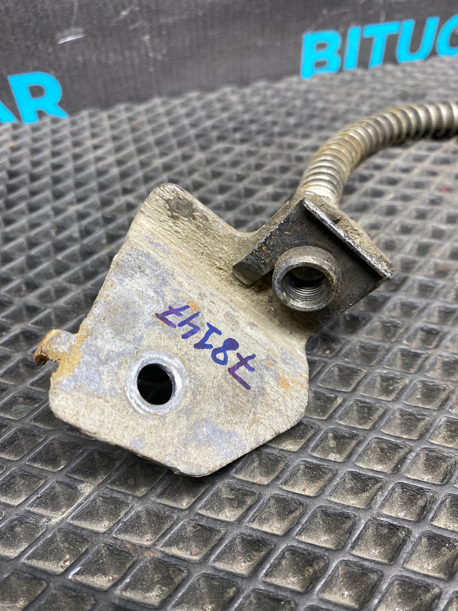 https://ycs.partsauto.market/partsauto-images/thmbs/userImages/c8f07ba63eb5b2f0f6006ea854bf8f7d/part/9def48e9-7873-441b-a6eb-c6d8ede0f1d6_1777117567877.jpg