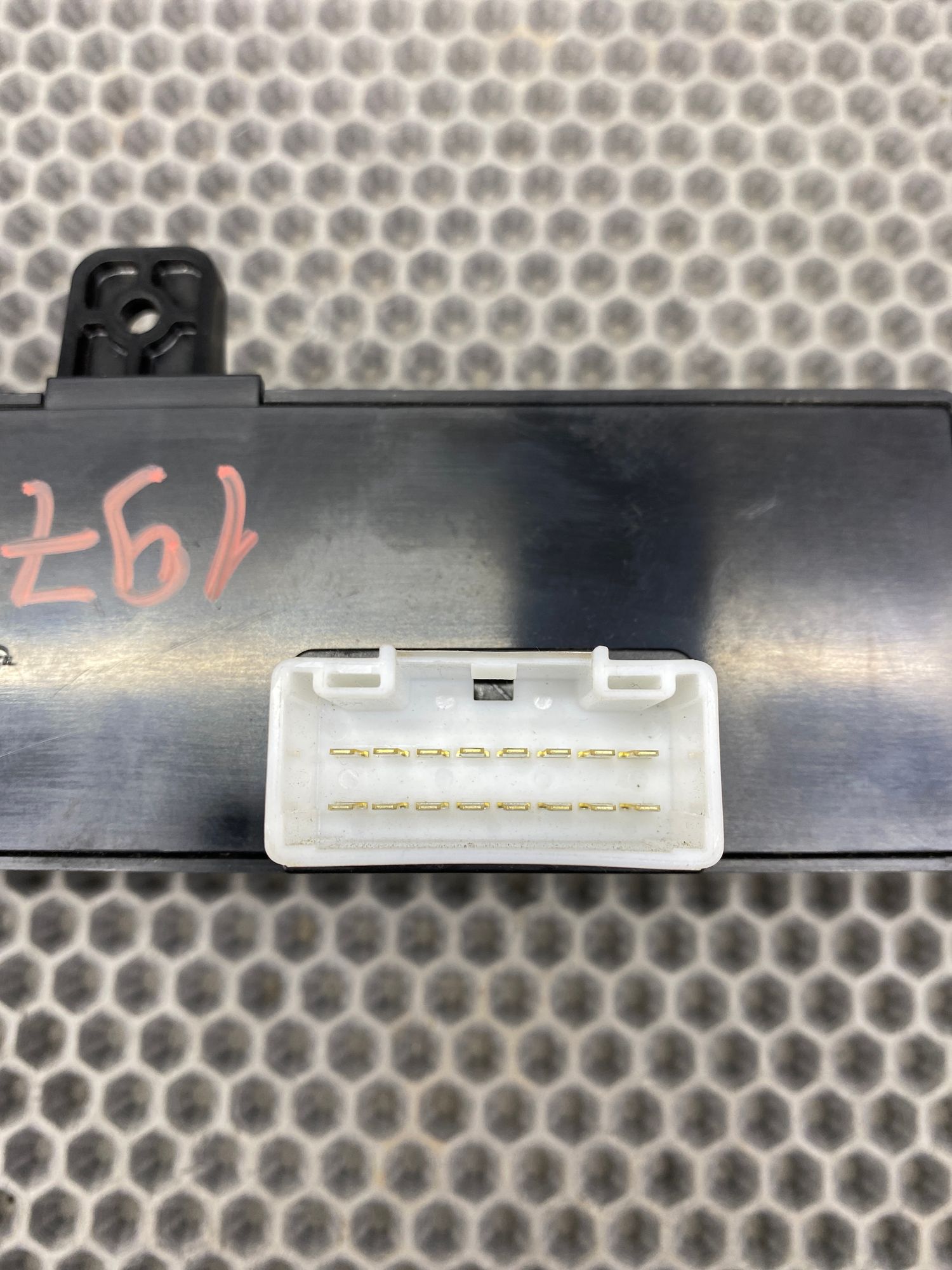 Б/У Кнопки управления сиденьем Kia Optima 4 JF (G4KJ) 2.4L AT 2019 GT-Line, 8990 рублей, Краснодар