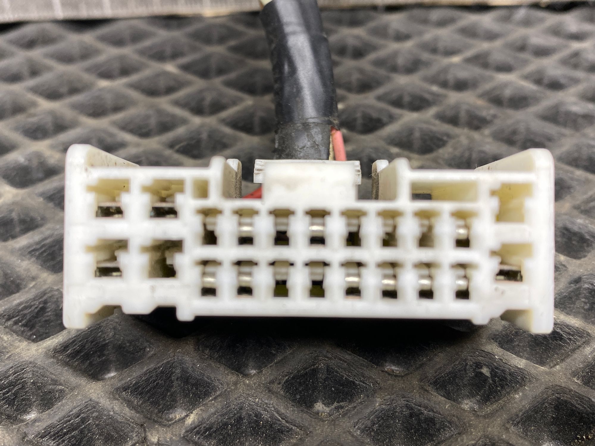 https://ycs.partsauto.market/partsauto-images/thmbs/userImages/c8f07ba63eb5b2f0f6006ea854bf8f7d/part/9e3ca75e-3732-44aa-b675-891772f73977_1777461065469.jpg