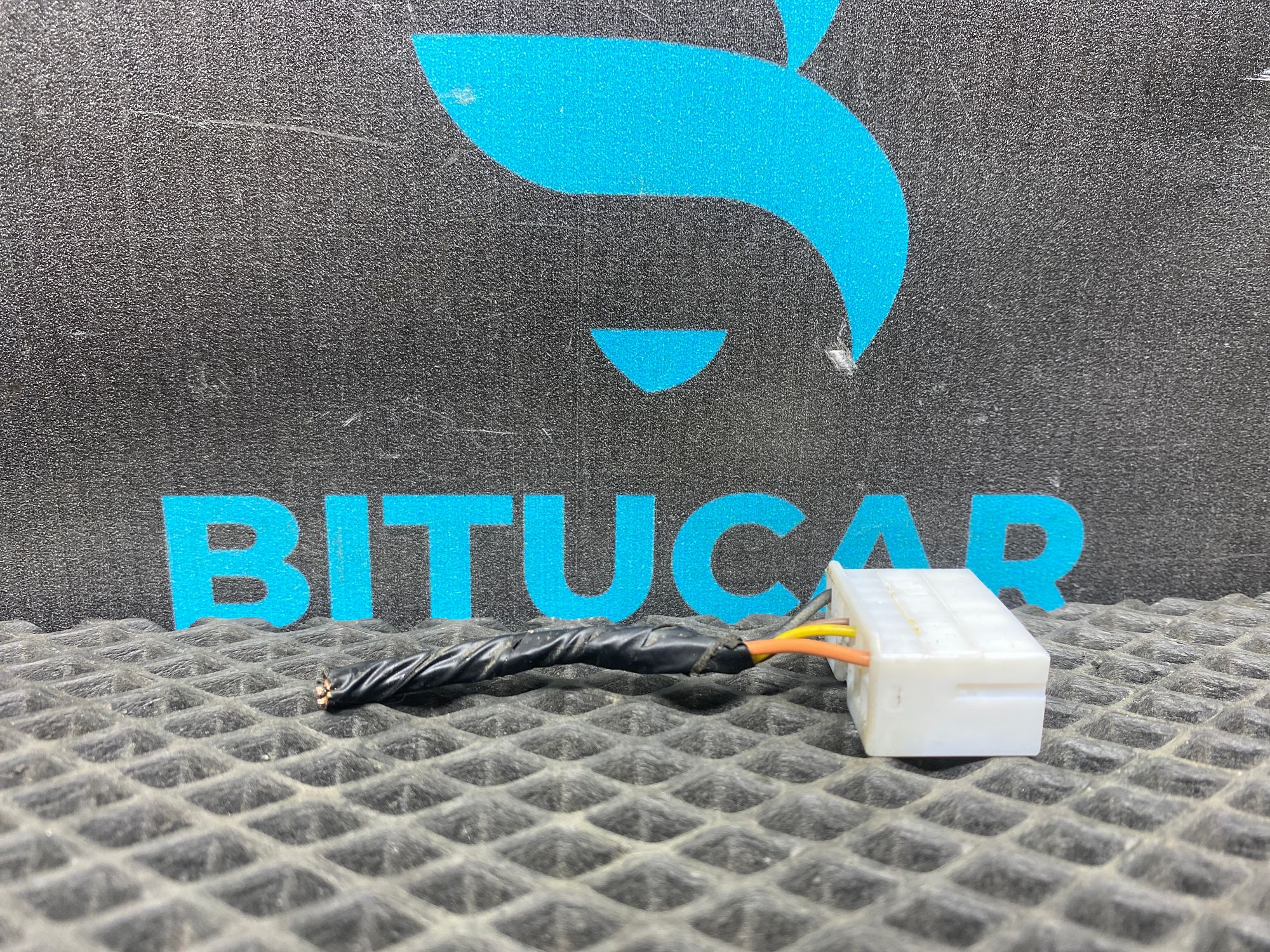 https://ycs.partsauto.market/partsauto-images/thmbs/userImages/c8f07ba63eb5b2f0f6006ea854bf8f7d/part/9eb58483-7ab0-446b-8195-8310d9c2e306_1777038185076.jpg