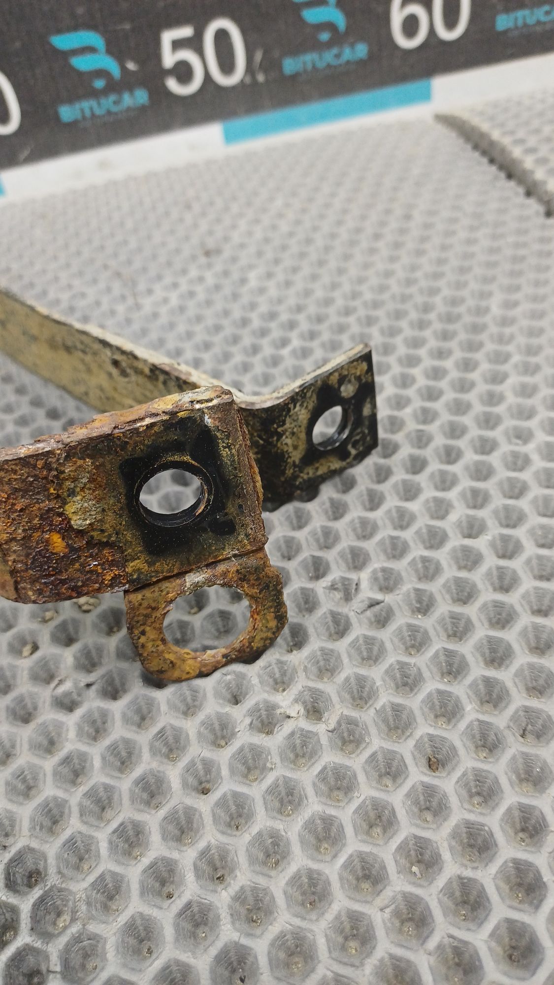https://ycs.partsauto.market/partsauto-images/thmbs/userImages/c8f07ba63eb5b2f0f6006ea854bf8f7d/part/a03f2ed0-b435-4655-a2ae-b08c8d219735_1777294671716.jpg