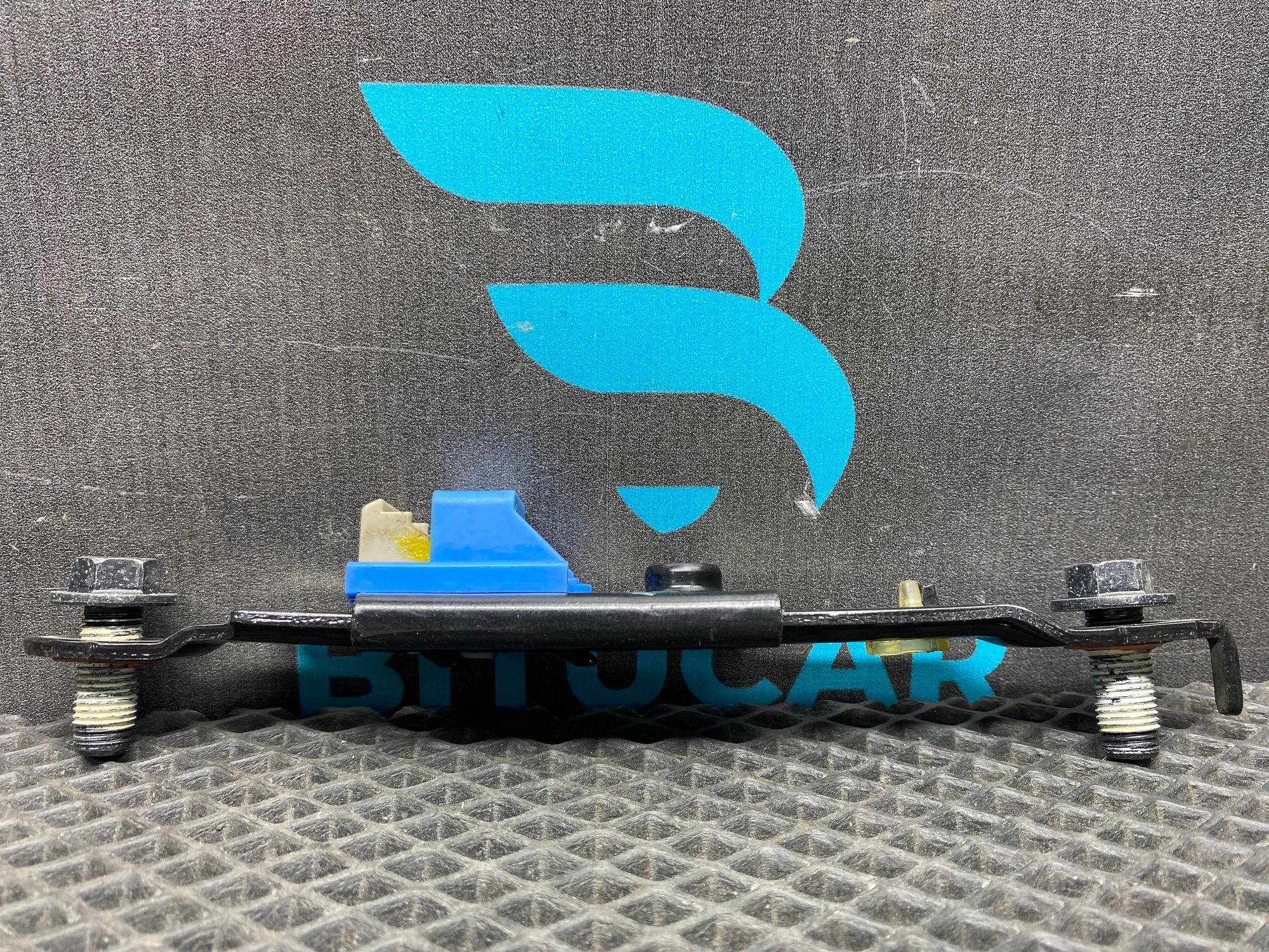 https://ycs.partsauto.market/partsauto-images/thmbs/userImages/c8f07ba63eb5b2f0f6006ea854bf8f7d/part/a0cc159e-99af-4f7f-ac91-545e3412511d_1776940552676.jpg
