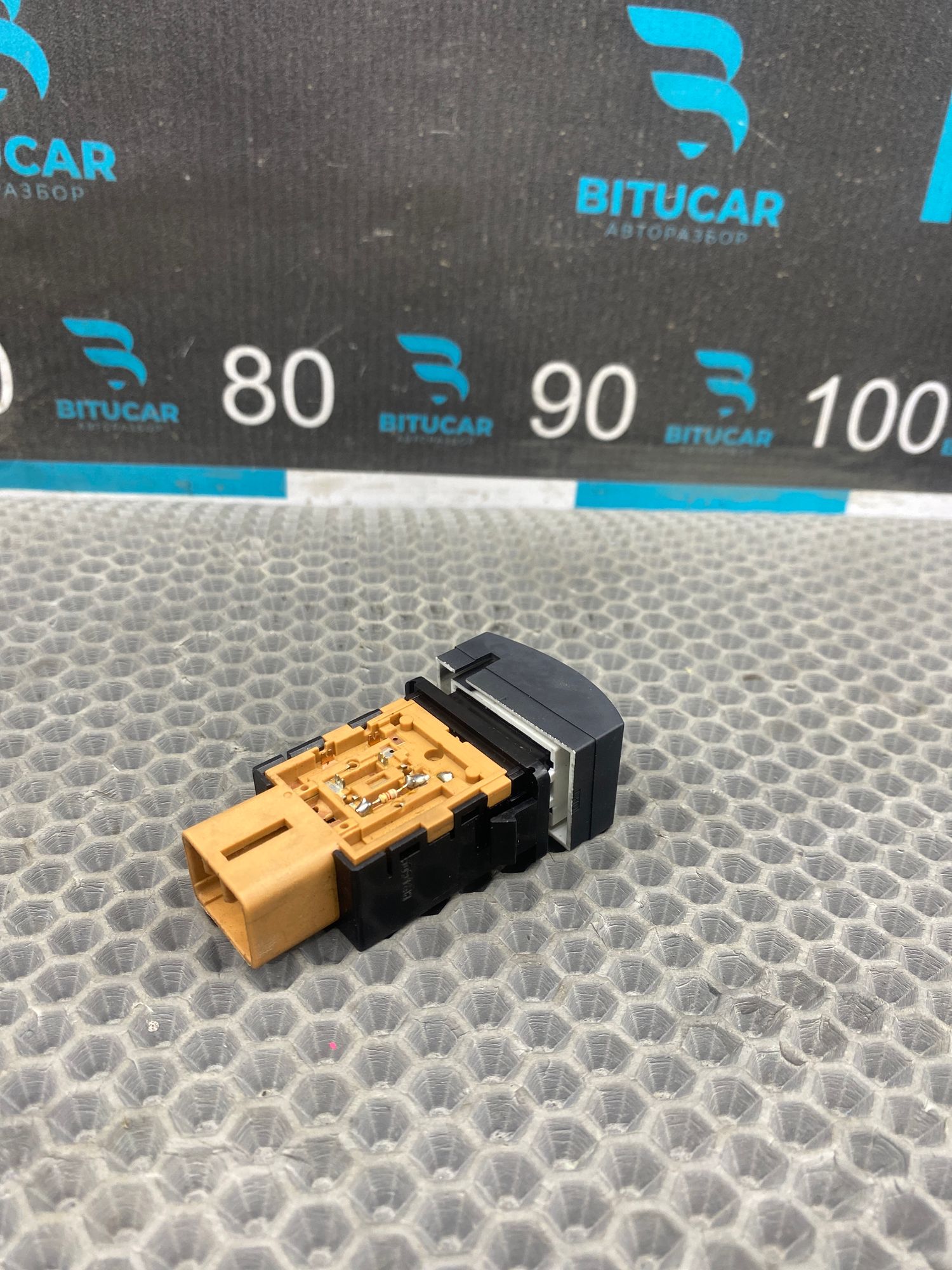 https://ycs.partsauto.market/partsauto-images/thmbs/userImages/c8f07ba63eb5b2f0f6006ea854bf8f7d/part/a0cdbdad-c106-4255-9dc8-5ca9d21e1363_1767964068785.jpg