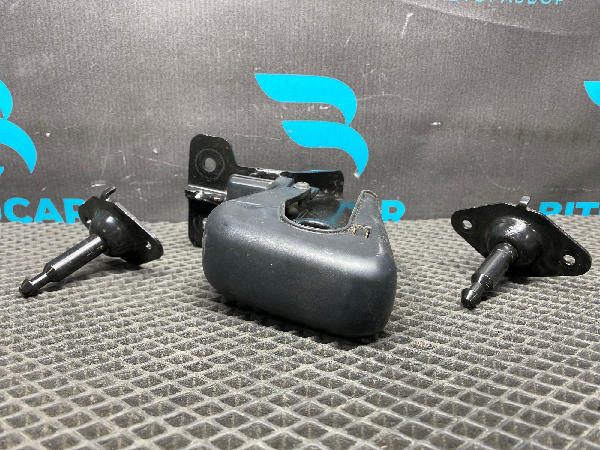 https://ycs.partsauto.market/partsauto-images/thmbs/userImages/c8f07ba63eb5b2f0f6006ea854bf8f7d/part/a0eb5d03-2e9f-4080-b69e-83ddadbabd17_1777036157153.jpg