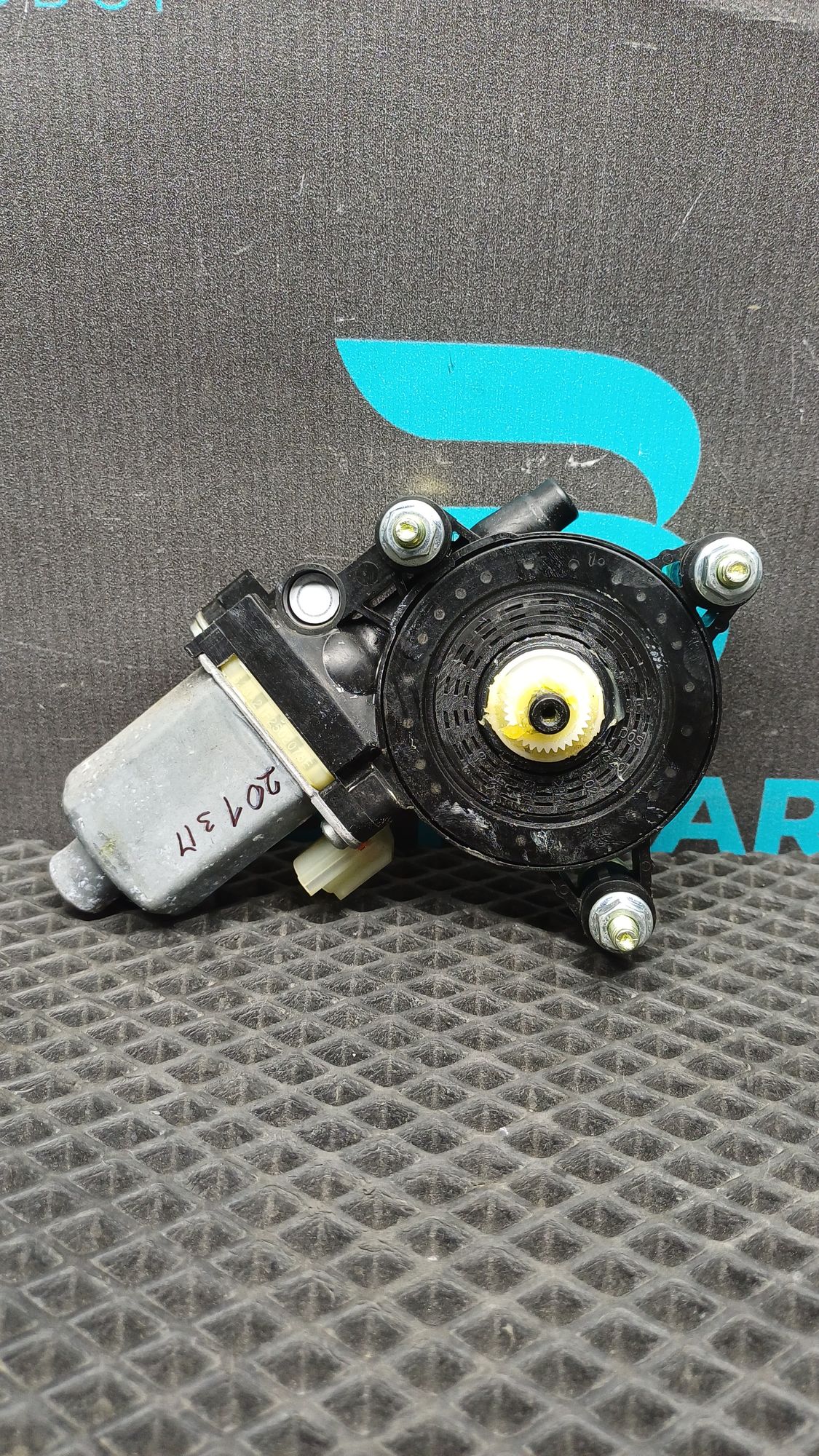 https://ycs.partsauto.market/partsauto-images/thmbs/userImages/c8f07ba63eb5b2f0f6006ea854bf8f7d/part/a12f6abc-0baf-4907-905e-3647bebd4ae1_1776844016387.jpg
