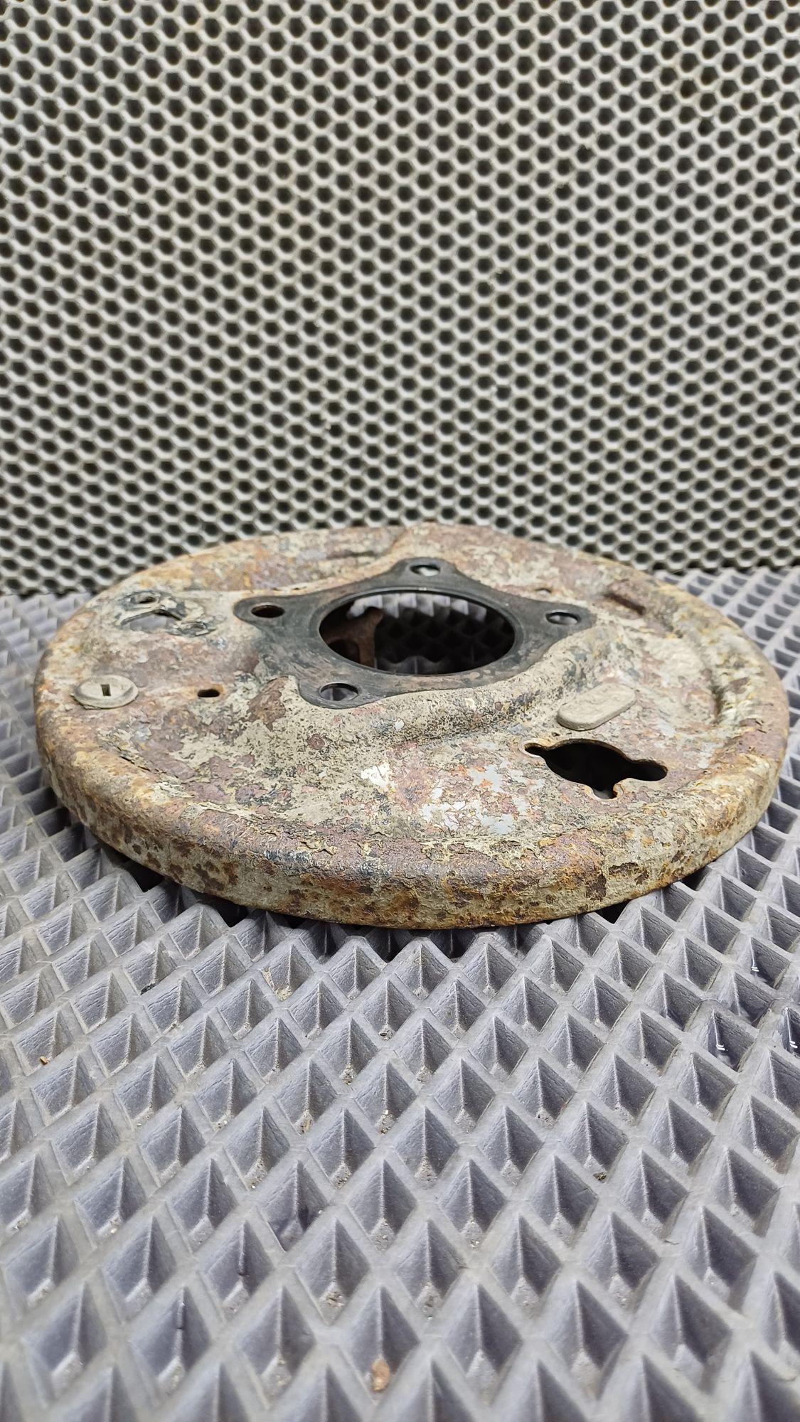 Б/У Кожух тормозного барабана задний левый Toyota CARINA E 6 дорест. 1992—1996 1994 Зеленый, 690 рублей, Краснодар