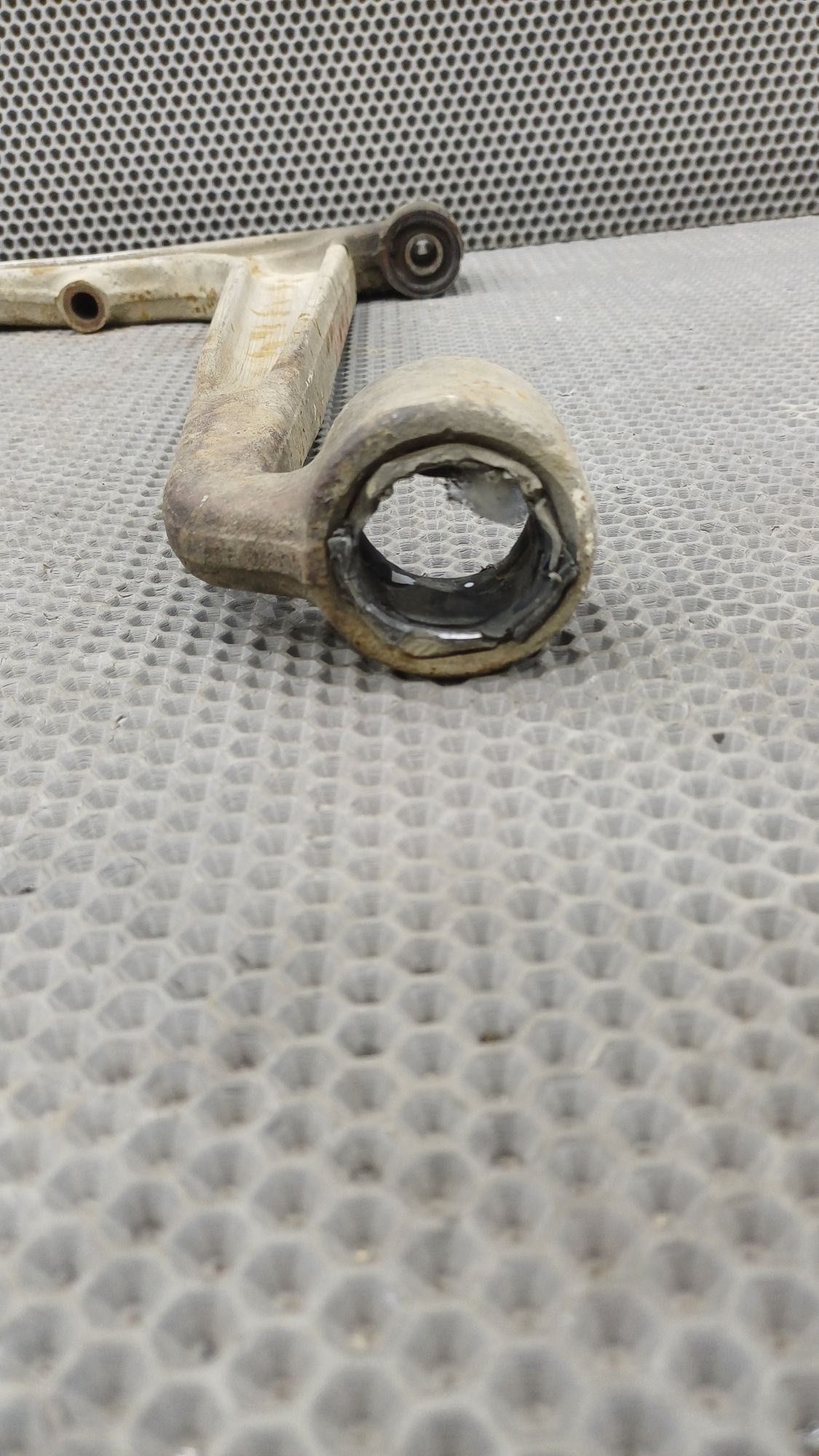 https://ycs.partsauto.market/partsauto-images/thmbs/userImages/c8f07ba63eb5b2f0f6006ea854bf8f7d/part/a19666e5-f2c8-447e-a805-67271132d607_1774270448363.jpg